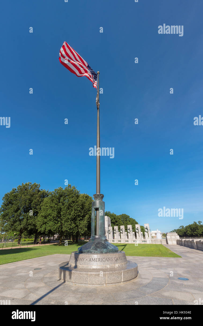 Amerikanische Flagge und Washington DC Wahrzeichen. Stockfoto