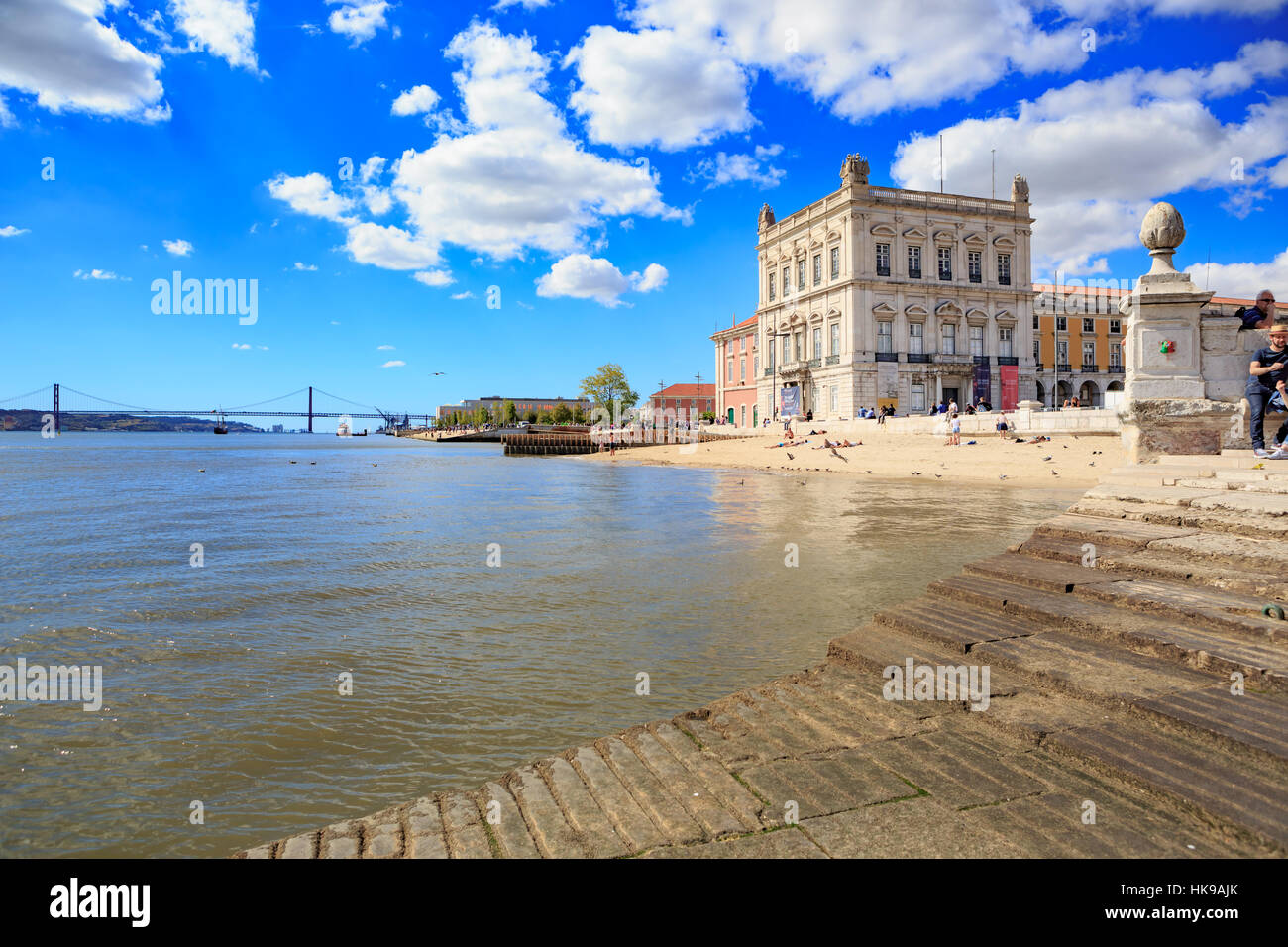 Lissabon, PORTUGAL - ca. Oktober 2016: The Praca Comercio von Lissabon Stadt, Portugal. Stockfoto
