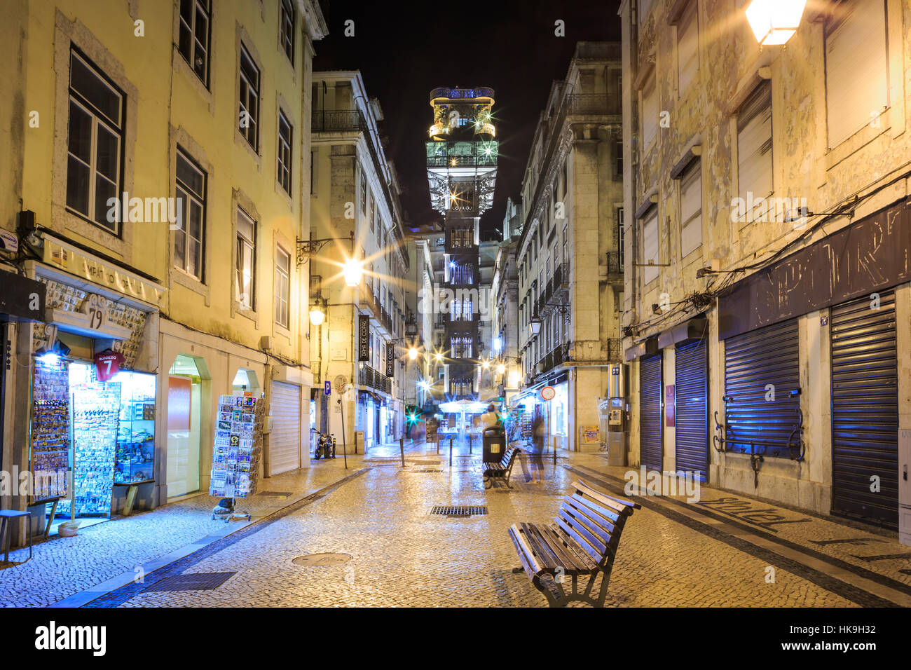 Lissabon, PORTUGAL - ca. Oktober 2016: Elevador de Santa Justa in Lissabon Stadt bei Nacht, Portugal. Stockfoto
