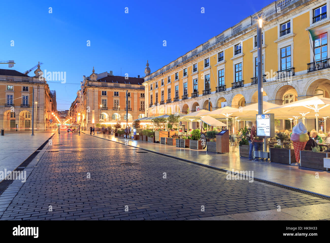 Lissabon, PORTUGAL - ca. Oktober 2016: The Praca Comercio von Lissabon Stadt bei Nacht, Portugal. Stockfoto