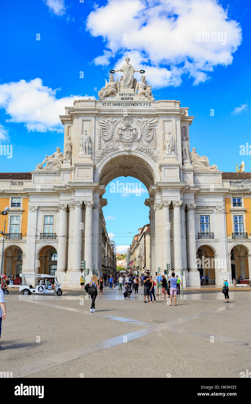 Lissabon, PORTUGAL - ca. Oktober 2016: The Praca Comercio von Lissabon Stadt, Portugal. Stockfoto