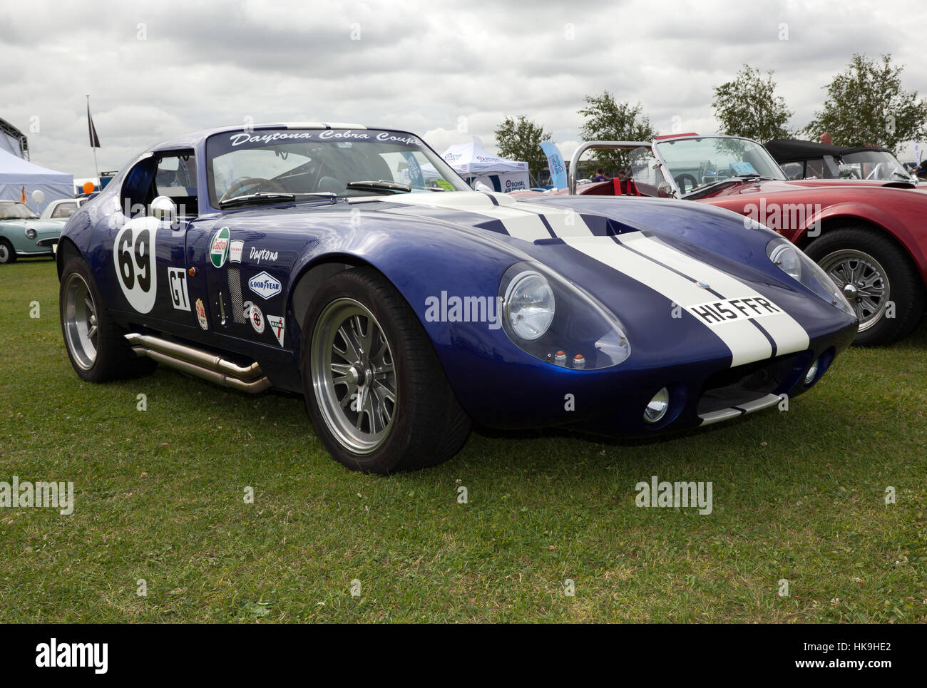 Dreiviertelansicht eine Daytona Cobra auf dem Display in der AC-Besitzer Club Zone, im Jahr 2016 Silverstone Classic Stockfoto