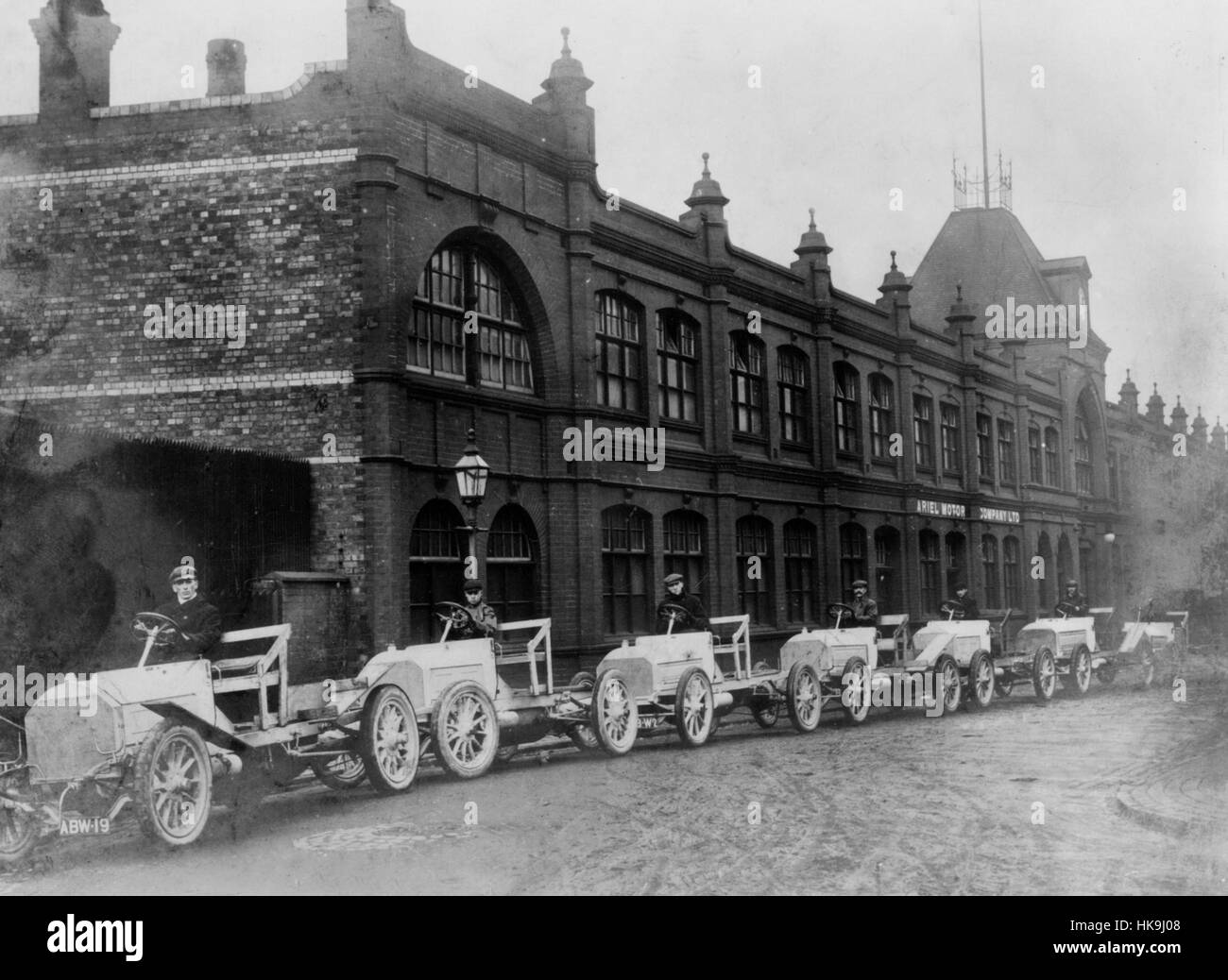 Ariel Autos außerhalb Fabrik 1906 Stockfoto