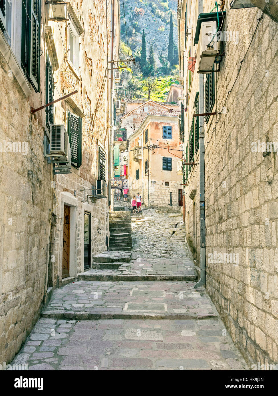 Schmale Straße in die Berge-Kotor-Montenegro Stockfoto