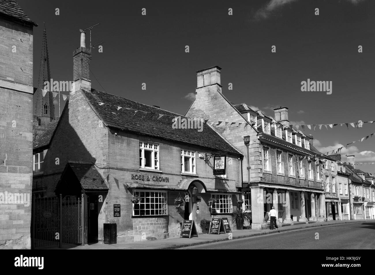 Straßenszene in Oundle Stadt, Northamptonshire, England. Stockfoto