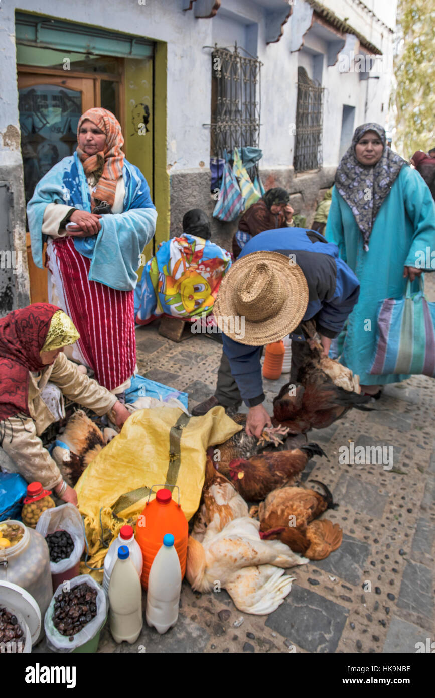 Straßenmarkt in Chefchaouen die blaue Stadt des nördlichen Marokko Stockfoto