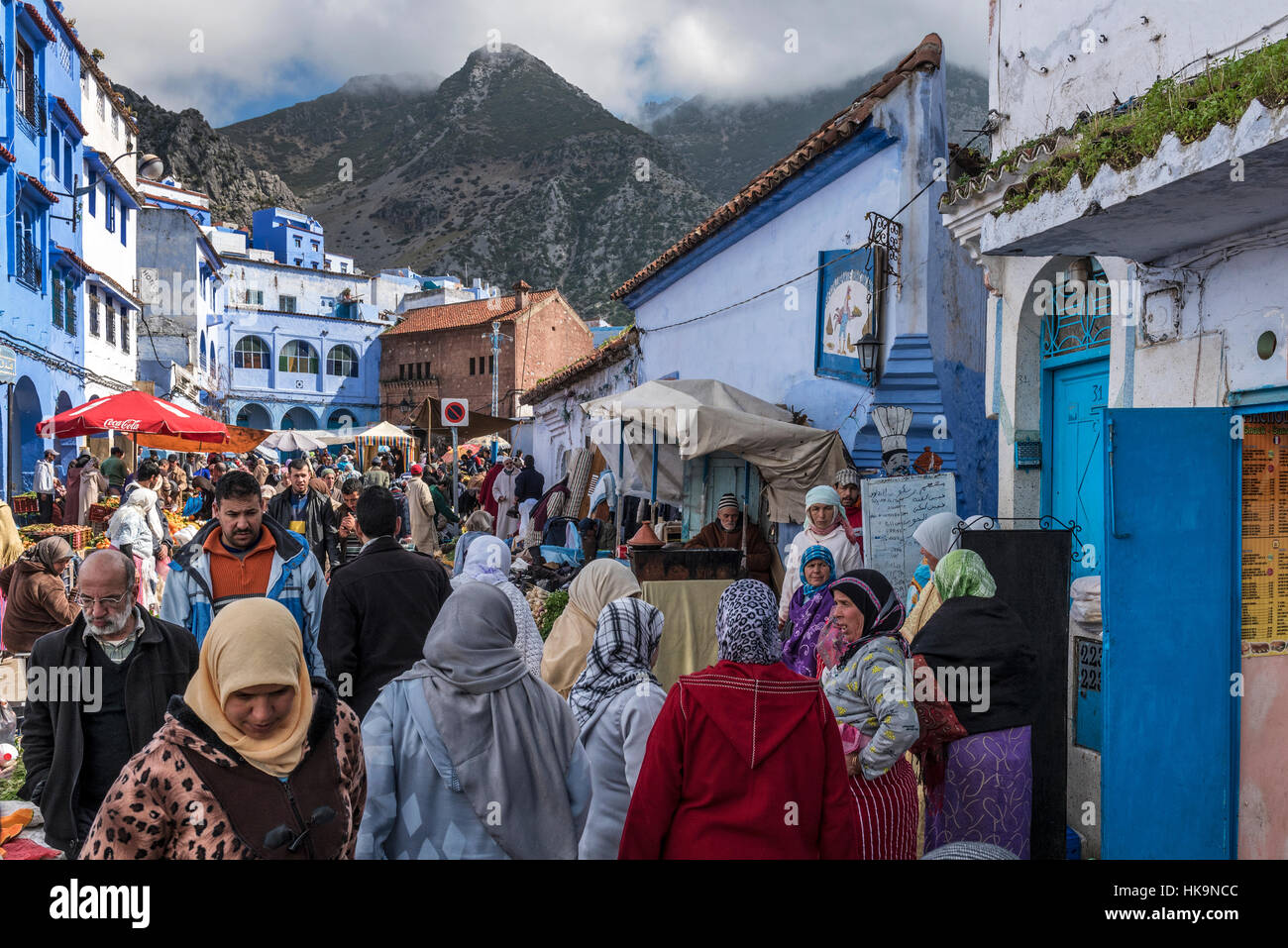 Straßenmarkt in Chefchaouen die blaue Stadt des nördlichen Marokko Stockfoto