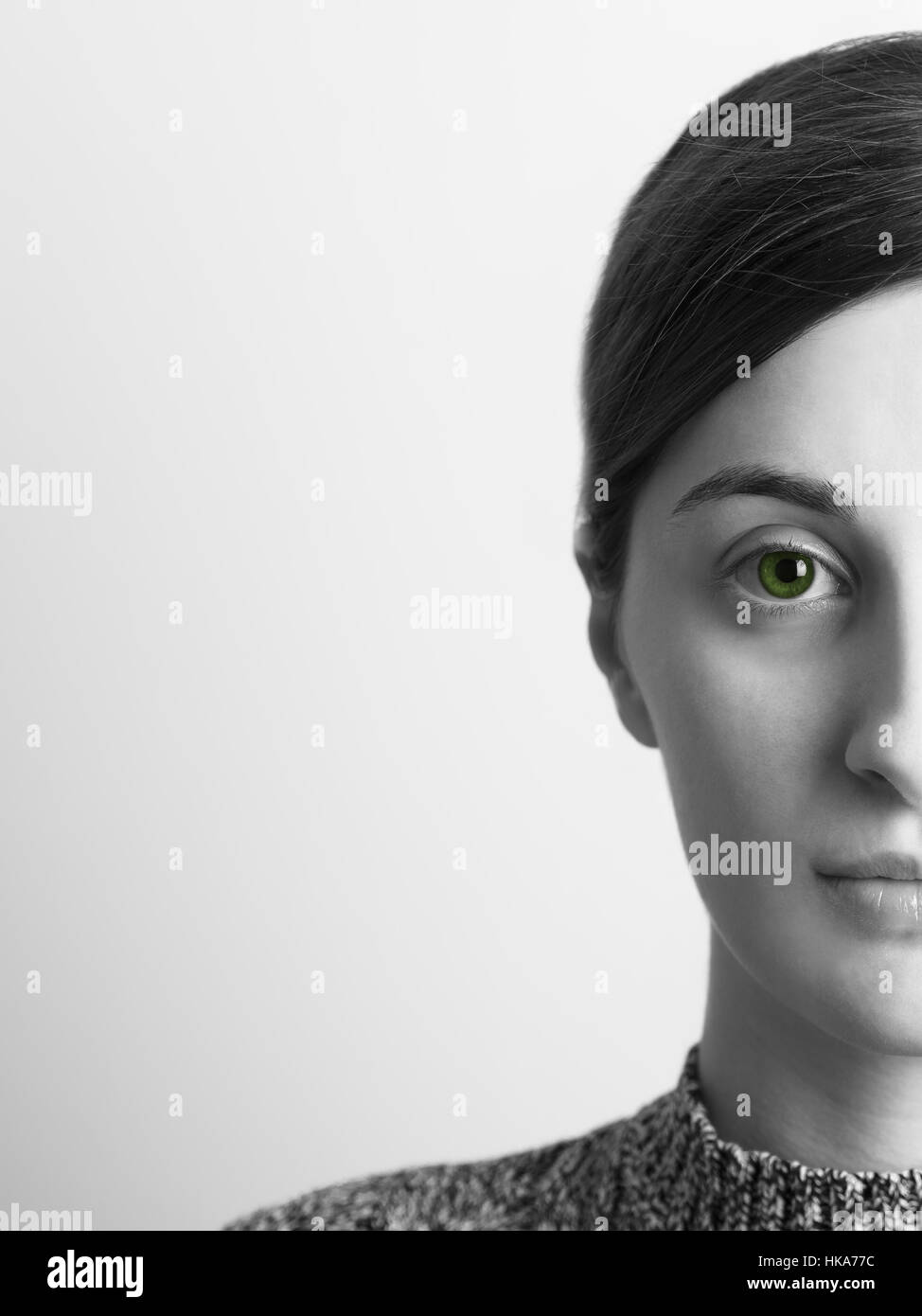 Schwarz / weiß Porträt der schönen grünen Augen Mädchen Stockfoto