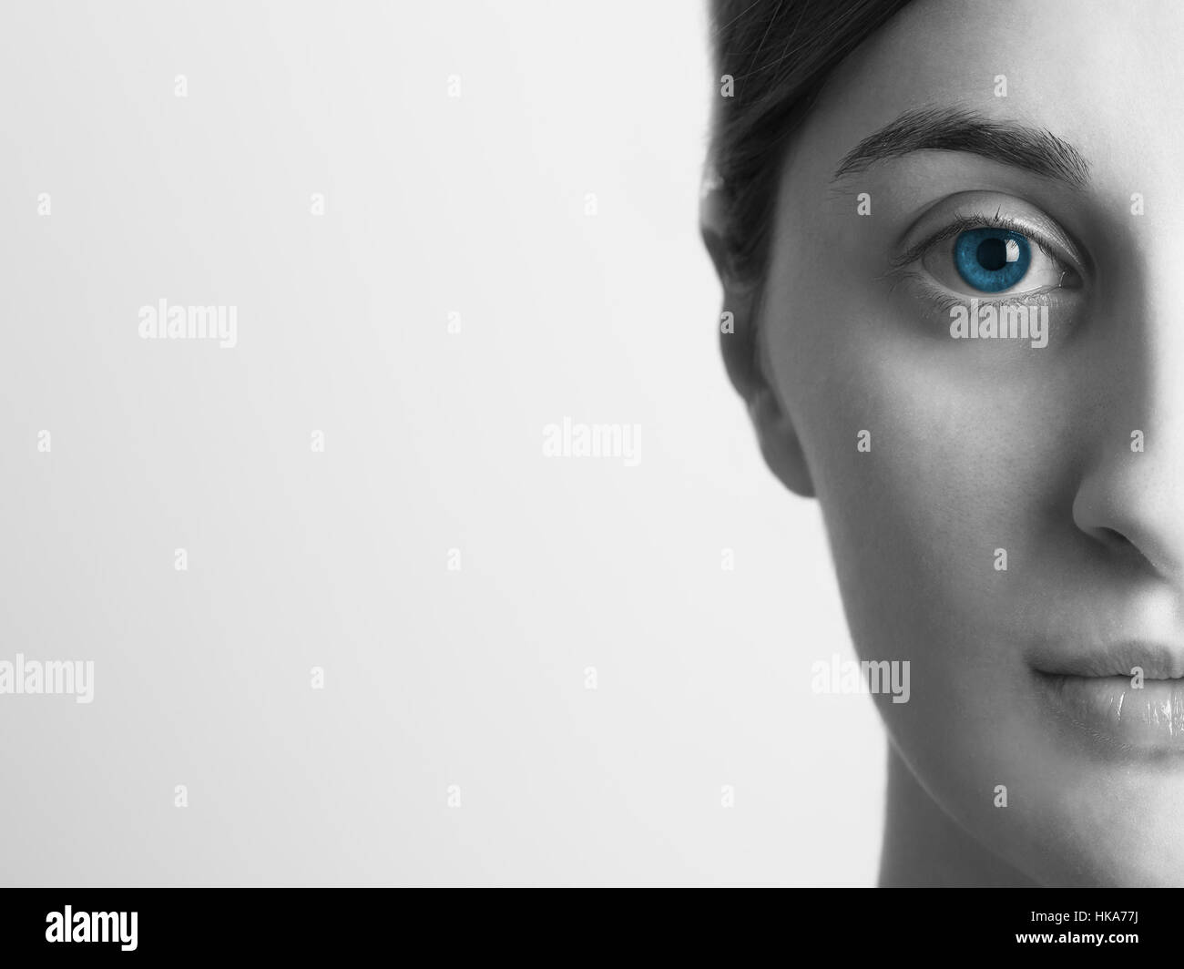 Blaue augen mädchen Fotos und Bildmaterial in hoher Auflösung Alamy