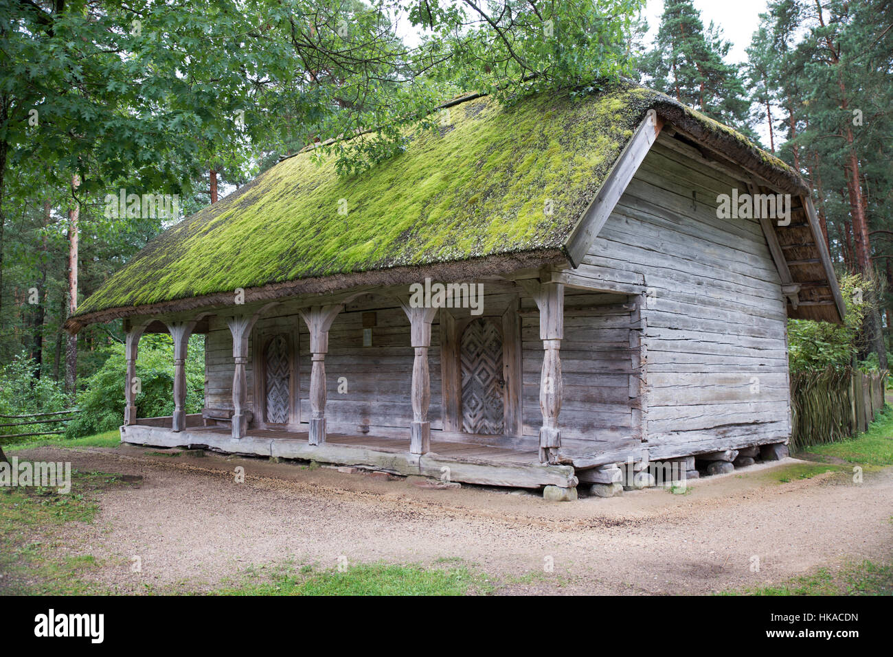 Fischer chimneyless Wohnhaus von Kurzeme Region, Latvian Ethnographic Open Air Museum, Riga, Lettland Stockfoto
