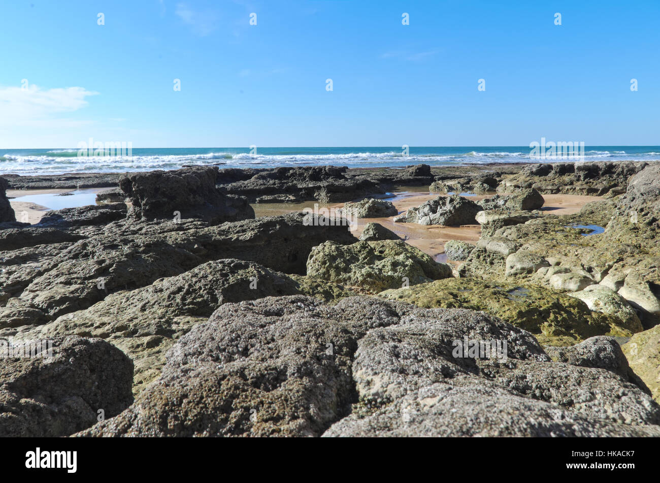 Strand-Szene in Gale Beach. Albufeira, Algarve, Portugal Stockfoto