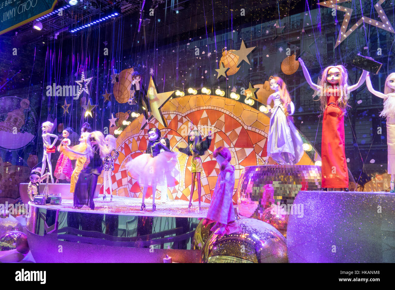 Tanzen Sie Marionetten in Au Printemps Kaufhaus Weihnachtsfenster 2016, Paris, Frankreich Stockfoto