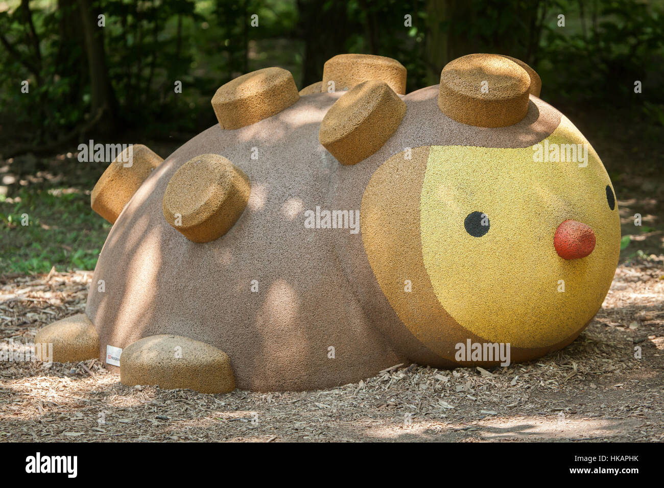 Igel auf dem Spielplatz in Brno Zoo in Mähren, Tschechien. Stockfoto