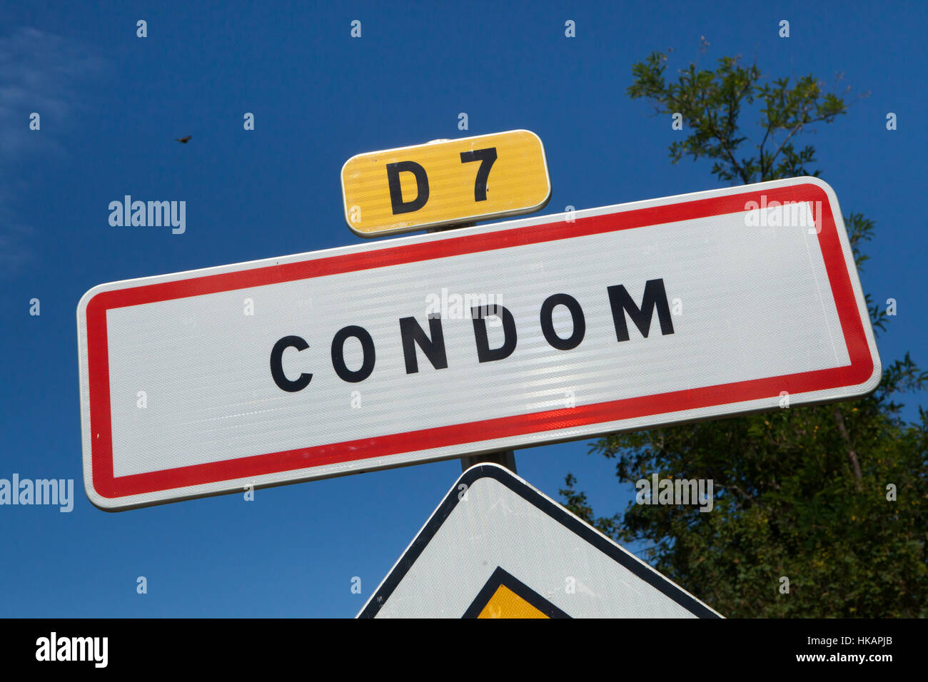 Schild am Eingang der Stadt Kondom in Gers, Frankreich. Stockfoto