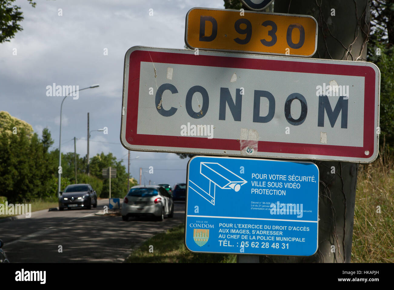 Schild am Eingang der Stadt Kondom in Gers, Frankreich. Stockfoto