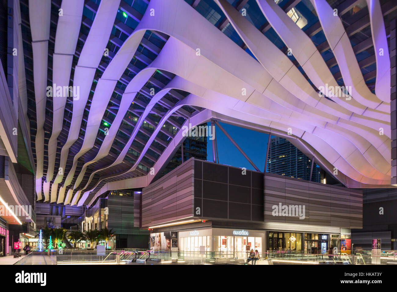 KLIMA RIBBON DACH BRICKELL CITY CENTER SHOPPING MALL (© ARQUITECTONICA / HUGH DUTTON 2016) DOWNTOWN MIAMI FLORIDA USA Stockfoto