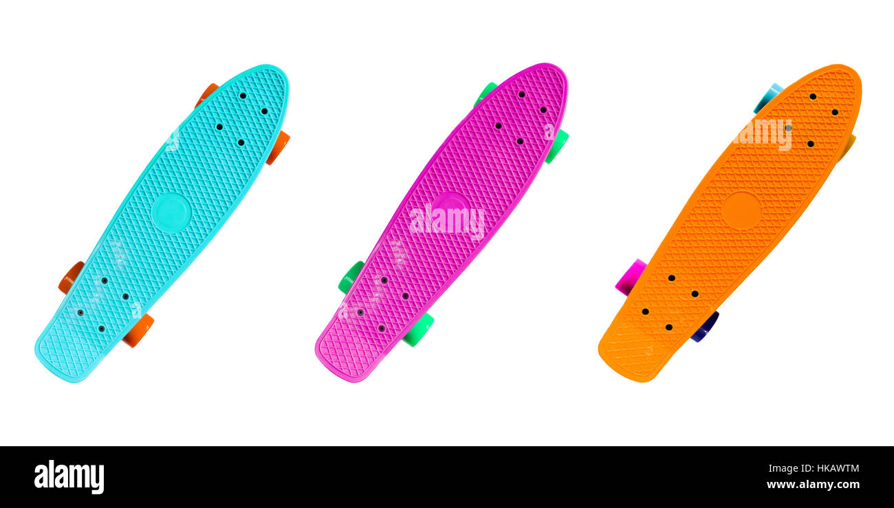 Bunte Kunststoff-Skateboards isoliert auf weißem Hintergrund Stockfoto