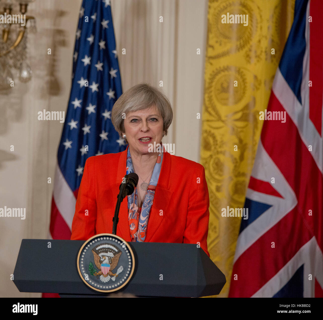 Washington, DC, 27. Januar 2017, USA: Präsident Donald J. Trump, begrüßt Premierminister des Vereinigten Königreichs, Theresa May ins Weiße Haus. Dies ist Mays Antrittsbesuch im Weißen Haus als Premierminister Großbritanniens. Patsy Lynch/MediaPunch Stockfoto