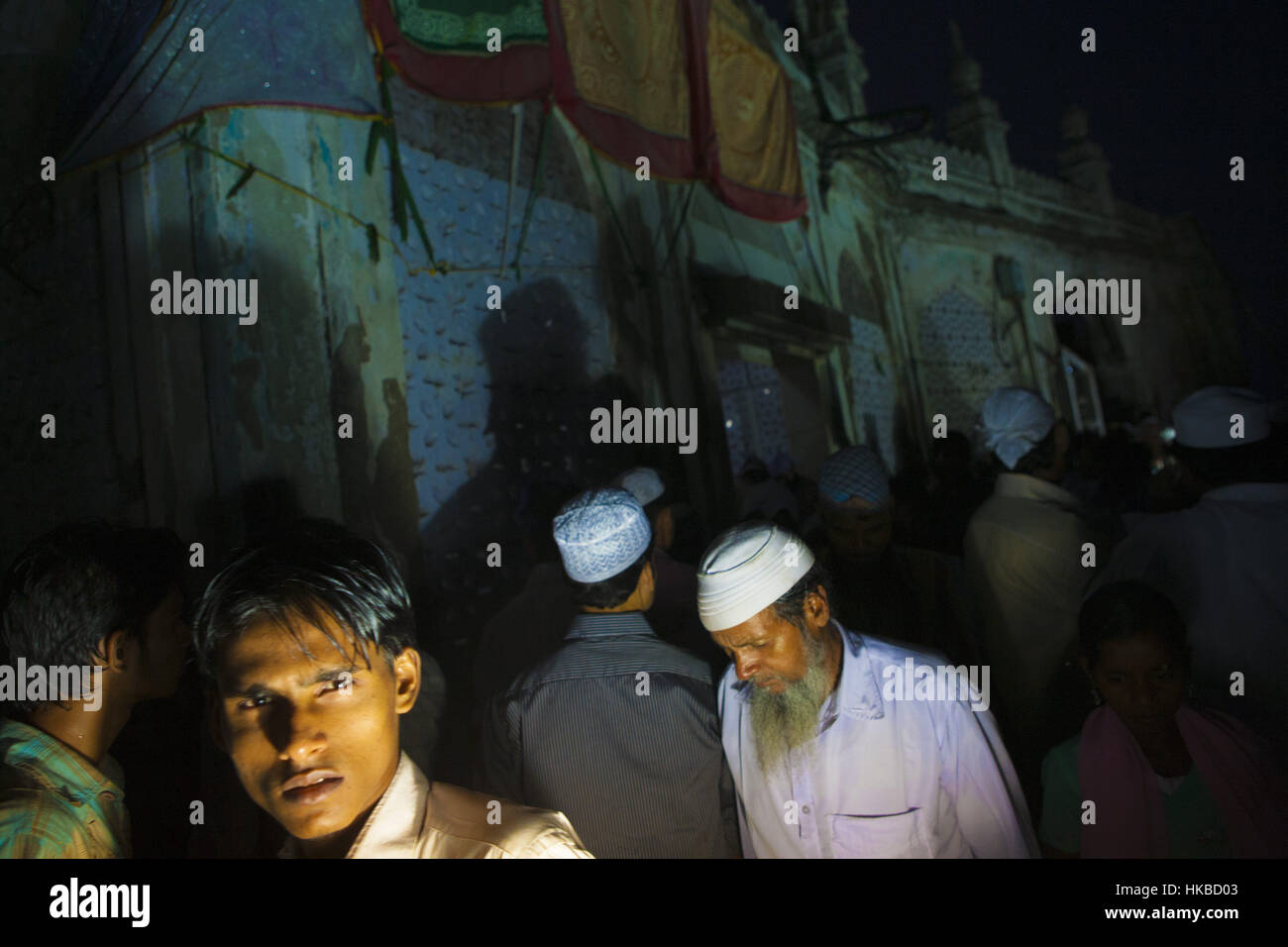 Mumbai, Indien. 21. November 2008. 21. November 2008 - Mumbai - Indien. Blick auf die Haji Ali Dargah am Mumbai.Traditionally Indien ist ein sehr männlich dominierten Gesellschaft. Bildnachweis: Subhash Sharma/ZUMA Draht/Alamy Live-Nachrichten Stockfoto