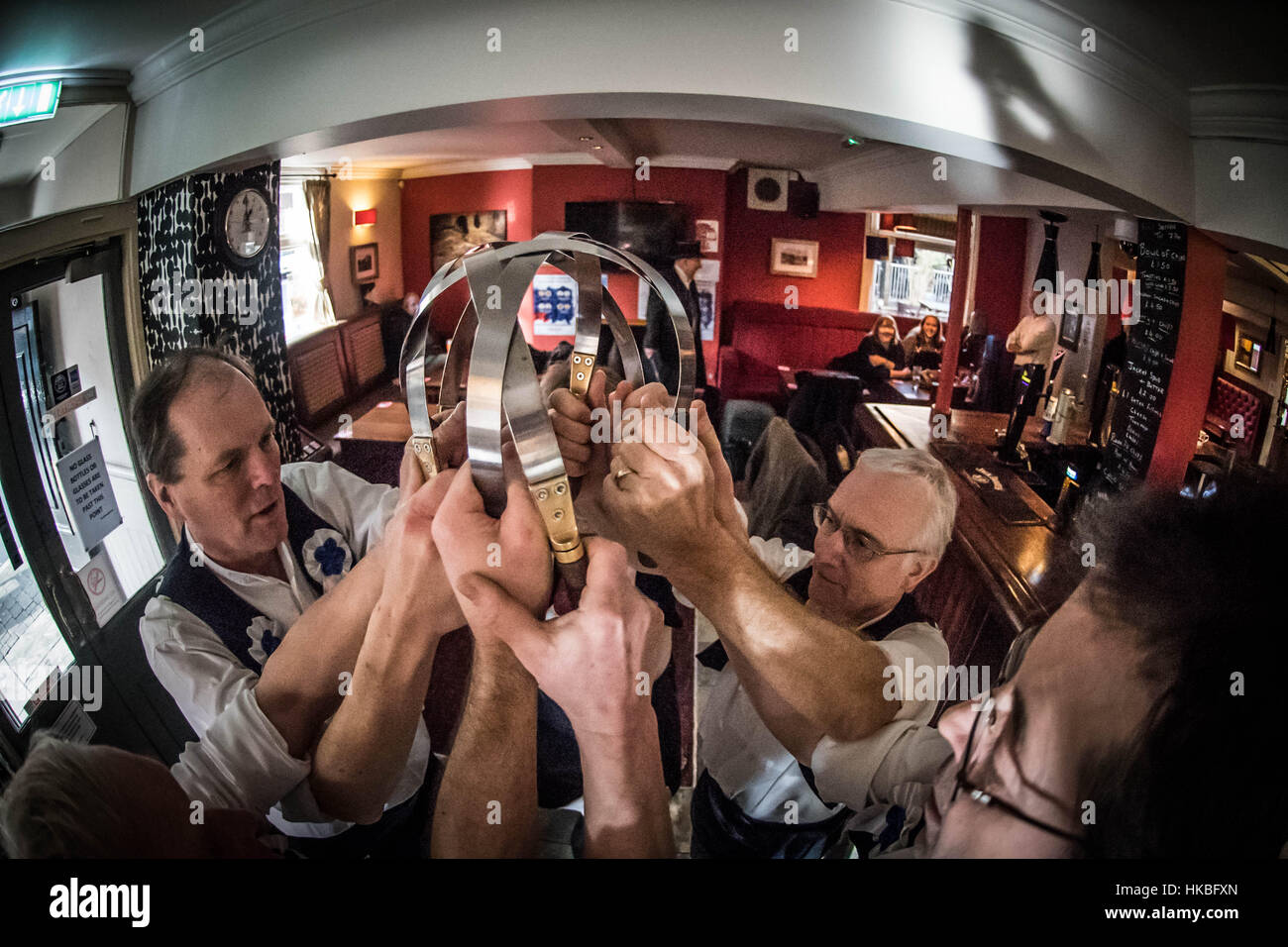 Nottingham, UK, Samstag, 28. Januar 2017, Rapper Schwert Tänzer besuchen Sie Nottingham Pubs "Credit: Guy Berresford/Alamy Live News Stockfoto