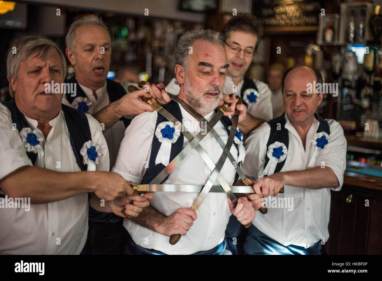 Nottingham, UK, Samstag, 28. Januar 2017, Rapper Schwert Tänzer besuchen Sie Nottingham Pubs "Credit: Guy Berresford/Alamy Live News Stockfoto