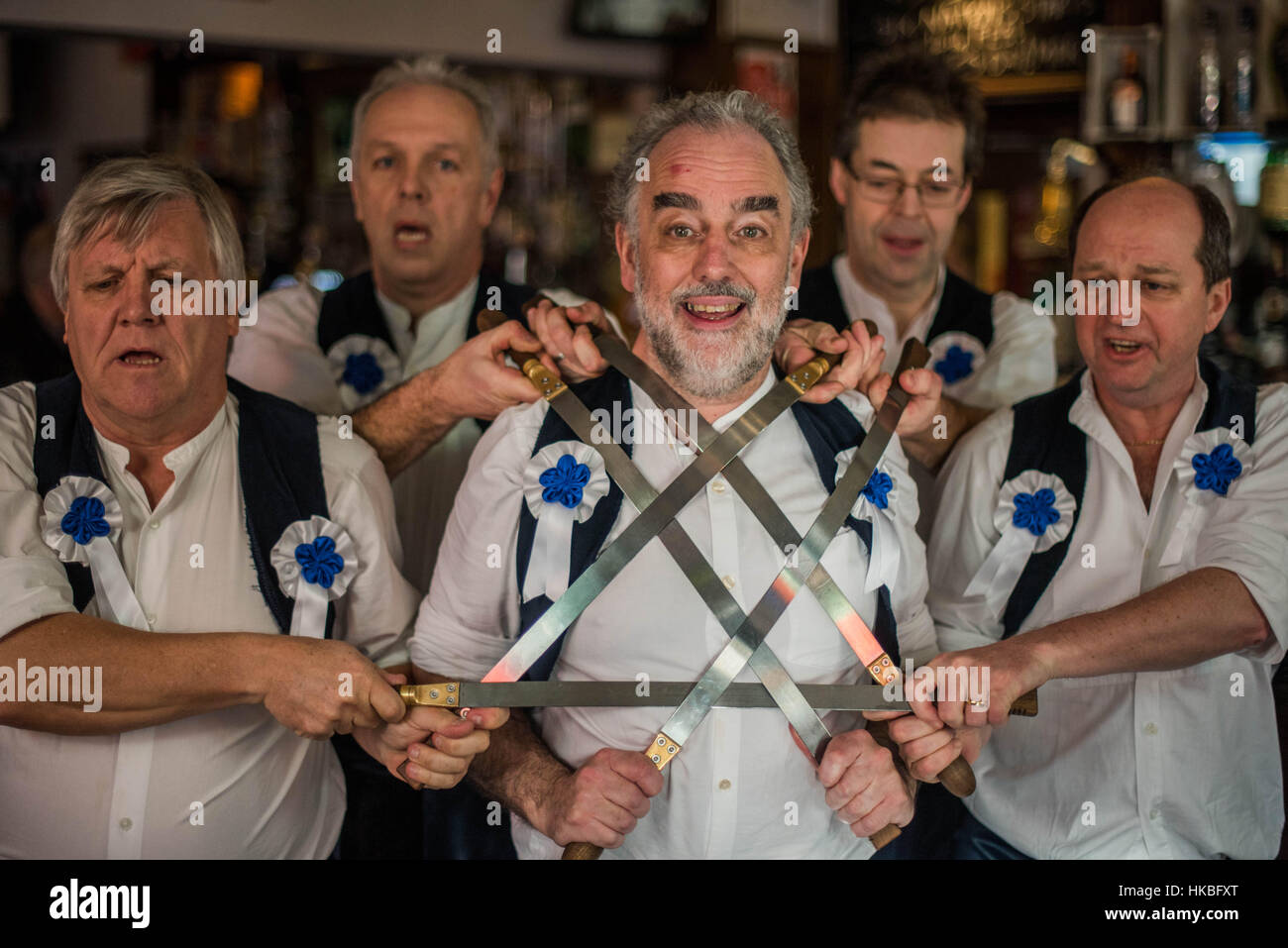 Nottingham, UK, Samstag, 28. Januar 2017, Rapper Schwert Tänzer besuchen Sie Nottingham Pubs "Credit: Guy Berresford/Alamy Live News Stockfoto