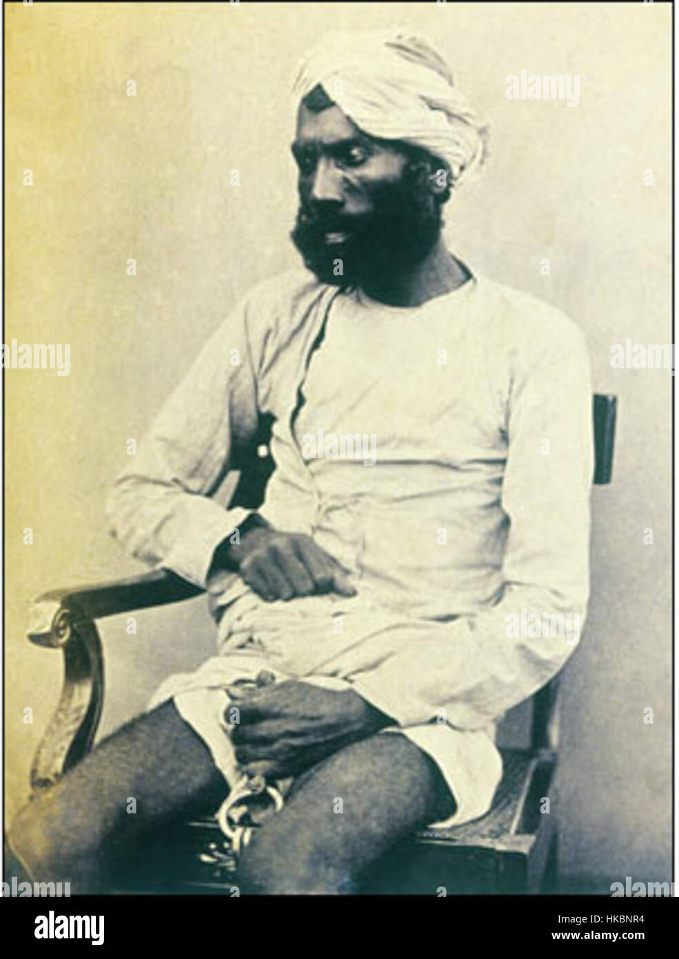 Eine handschriftliche Beschriftung identifiziert den Mann als Gungoo Mehter, die in Kanpur versucht wurde, für viele der Sati Chaura Überlebenden, darunter viele Frauen und Kinder zu töten. Er wurde verurteilt und am 8. September 1859 in Kanpur gehängt. Stockfoto