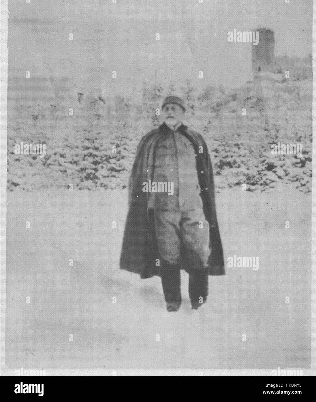 Dieses Gemälde von Adam Brandner als Generalmajor an der Front aus dem Jahr 1914 zeigt den Militärführer in voller Uniform während des Ersten Weltkriegs. Das Kunstwerk hebt die Bedeutung der militärischen Führung während des Krieges hervor und greift den historischen Kontext des frühen 20. Jahrhunderts auf. Stockfoto