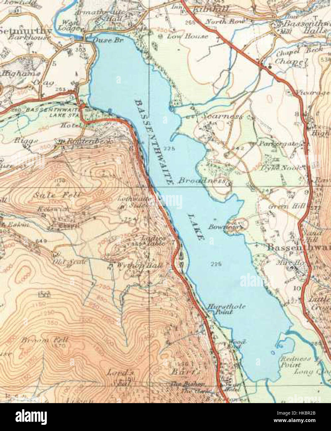 Dieses Kunstwerk repräsentiert die ruhige Landschaft des Bassenthwaite Lake und fängt die natürliche Schönheit der Gegend mit realistischen Details ein. Das Gemälde erweckt ein Gefühl der Ruhe, umgeben von üppigem Grün und ruhigem Wasser. Stockfoto