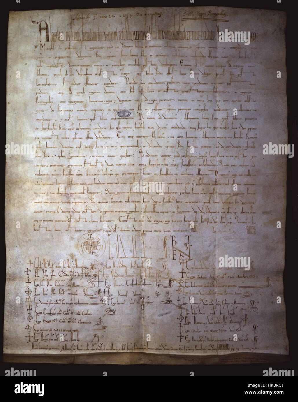 'Manifestis Probatum' ist ein historisches Gemälde, das ein wichtiges Dokument oder eine Erklärung der europäischen Geschichte illustriert. Das Kunstwerk spiegelt sowohl den formalen Charakter als auch die zeremonielle Bedeutung des dargestellten Ereignisses wider. Stockfoto