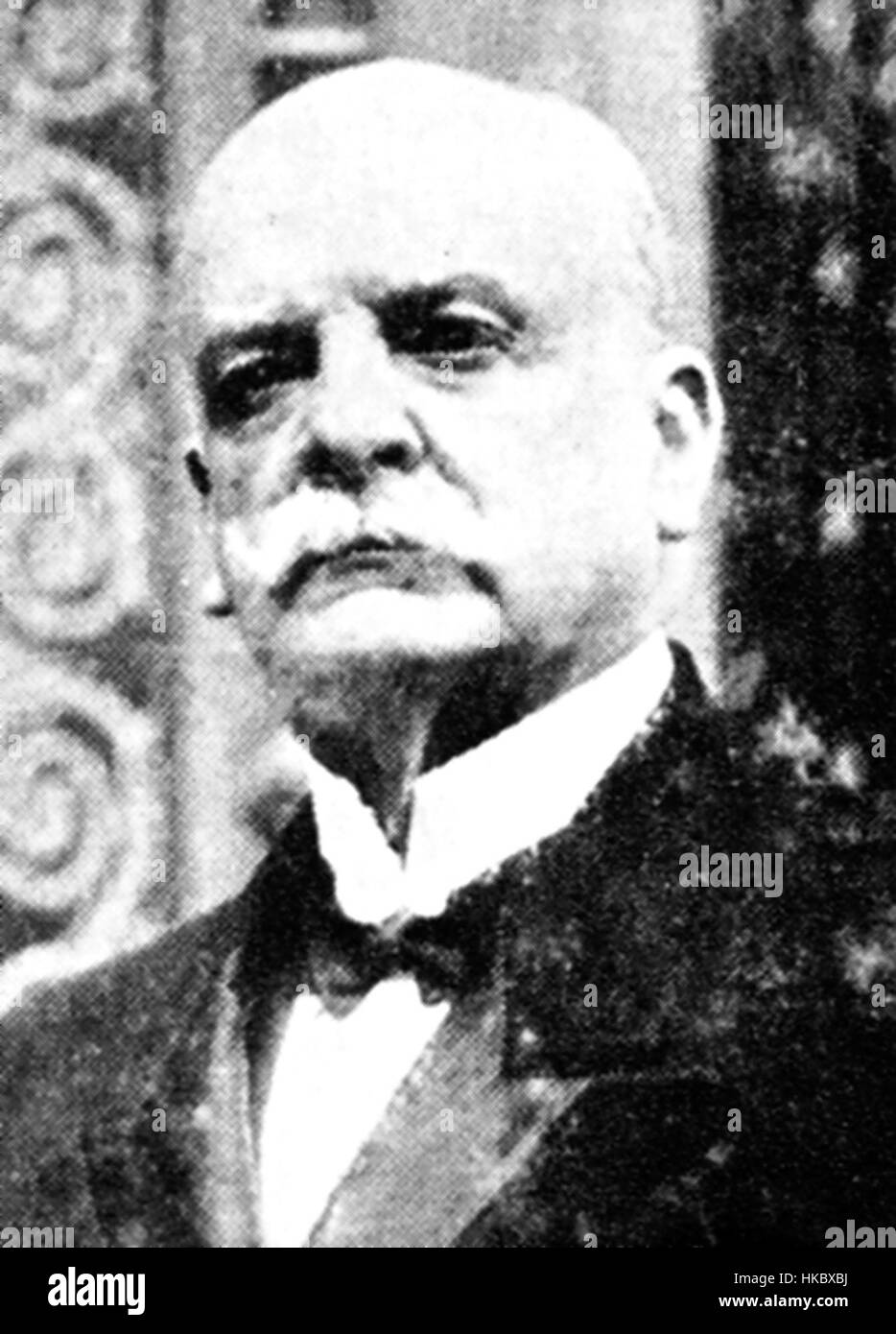 Enrique Basadres Kunstwerk unterstreicht die Stärke der peruanischen kulturellen Identität und verbindet traditionelle Elemente mit modernen Stilen. Basadres Werke sind bekannt für seine reiche Farbpalette und seine lebendigen Kompositionen und haben einen einzigartigen Stil, der das künstlerische Wachstum Perus im 20. Jahrhundert repräsentiert. Stockfoto