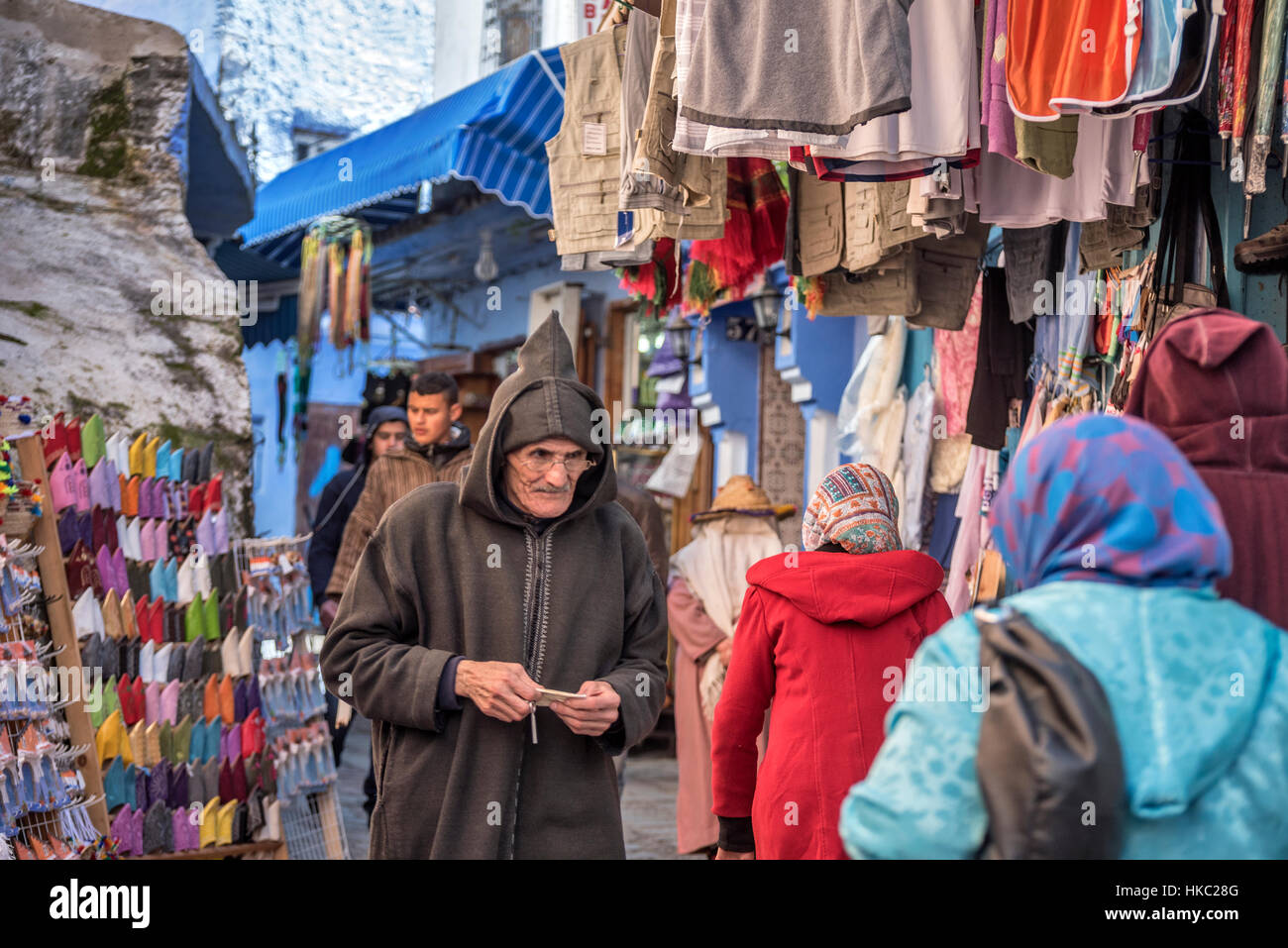 Straßenszene von Chefchaouen die blaue Stadt des nördlichen Marokko Stockfoto
