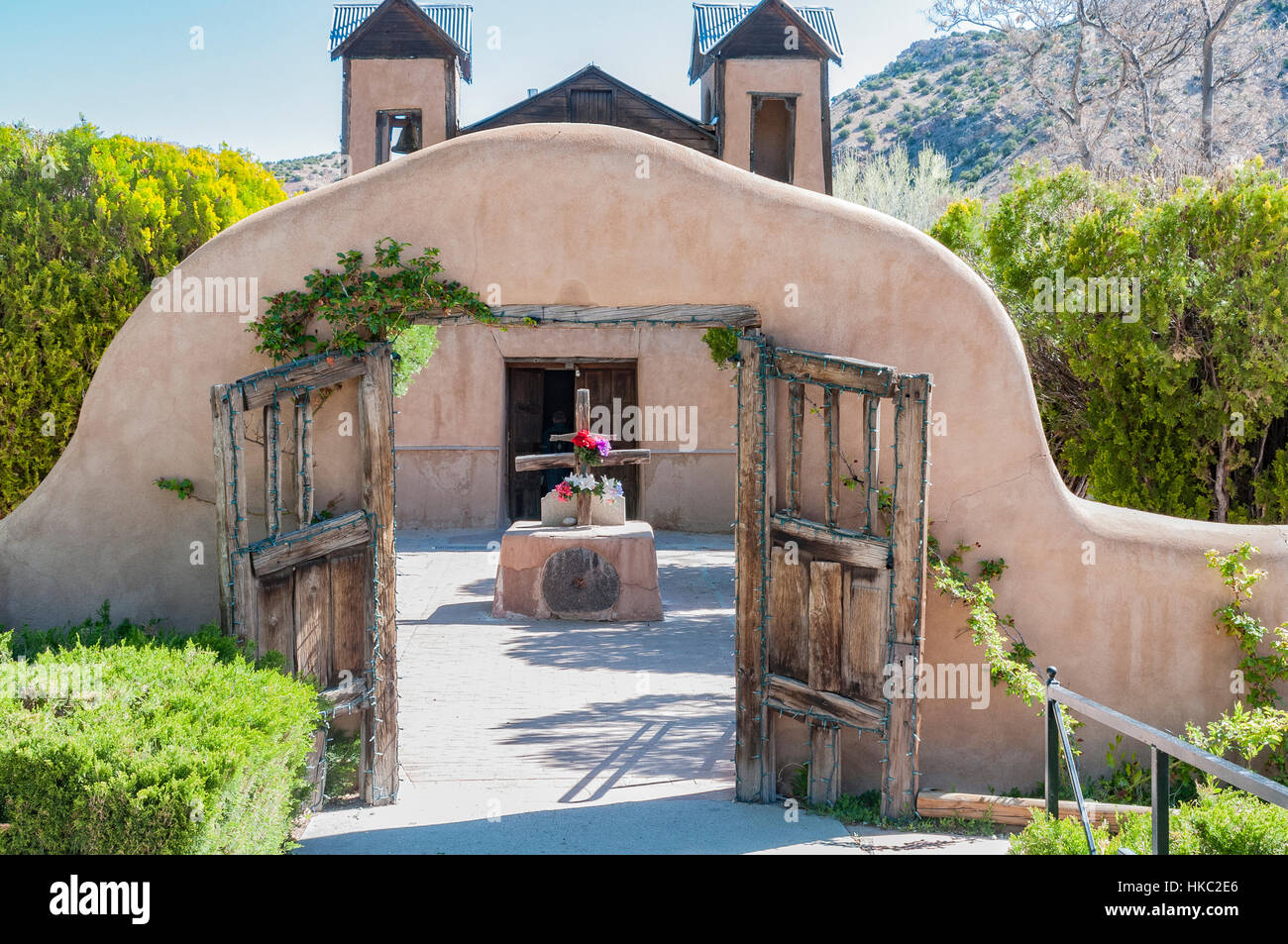 El Santuario de Chimayó ist eine römisch-katholische Kirche in Chimayó, New Mexico.  Dieser Schrein ist eine wichtige Pilgerstätte. Stockfoto
