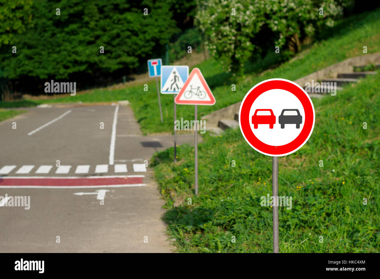 Sie Möchten Außerorts Radfahrer Oder Fußgänger überholen www.alamy.de
