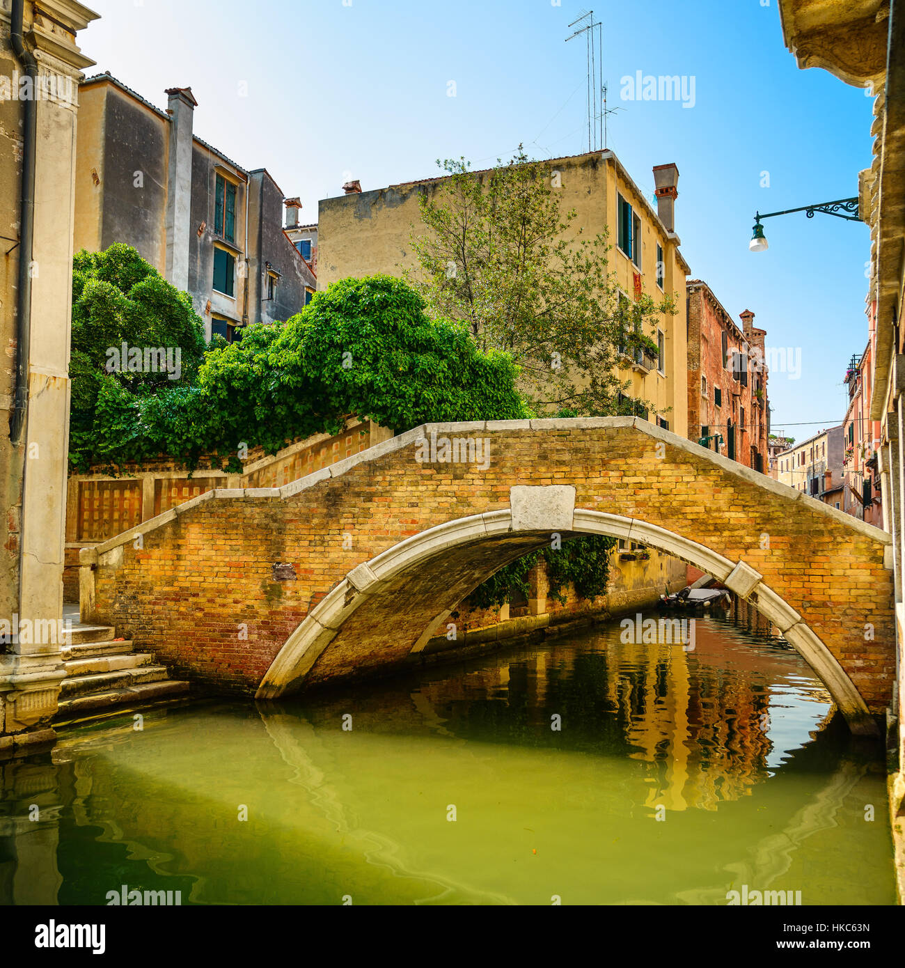 Venedig Sonnenuntergang Stadtbild, Brücke, Wasserkanal und traditionellen Gebäuden. Italien, Europa. Stockfoto