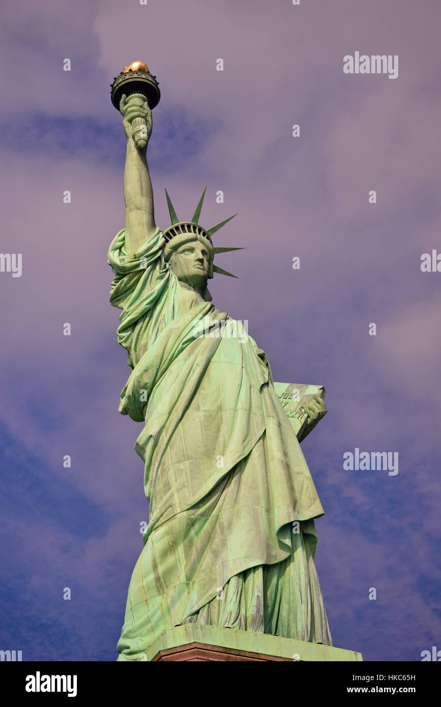 Liberty Island, New York City, Bundesstaat New York Freiheitsstatue, Symbole von Amerika, amerikanische Flagge, Vereinigte Staaten von Amerika Stockfoto