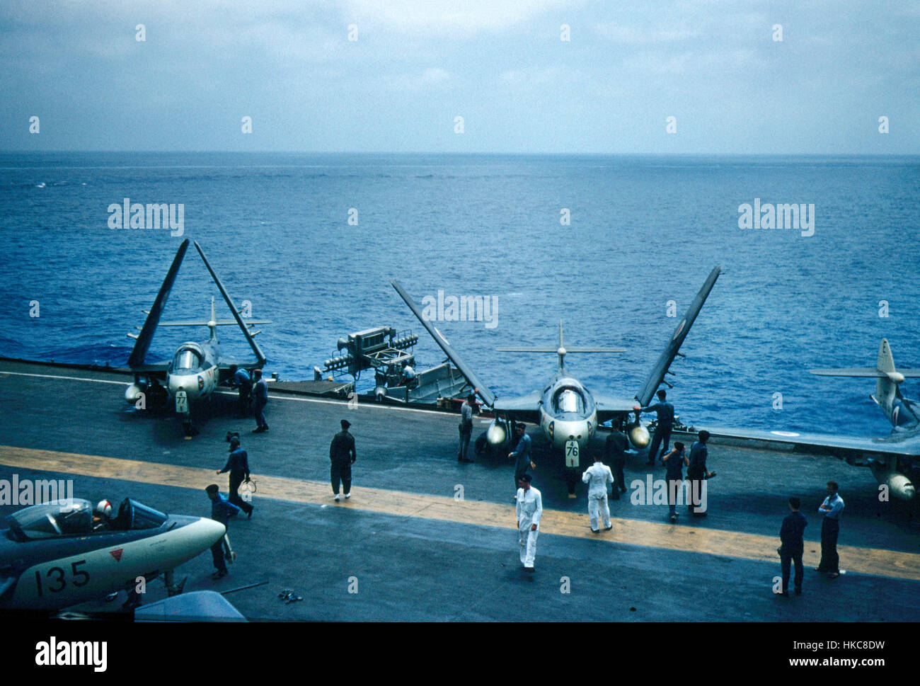 HMS Eagle mit Seahawks entfaltet ihre Flügel Stockfoto