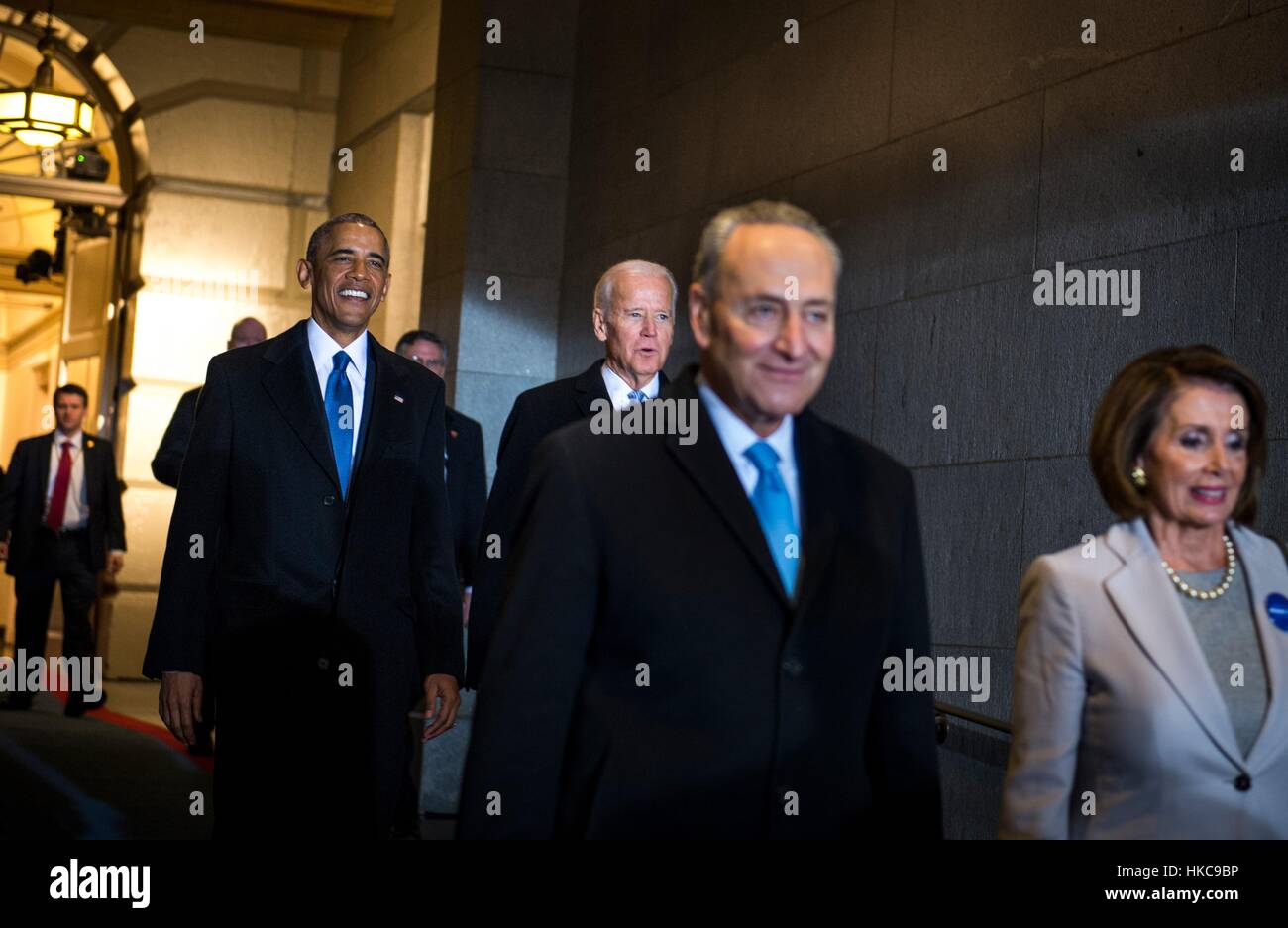 US-Präsident Barack Obama und Vize-Präsident Joe Biden Fuß aus dem US Capitol, die 58. Presidential Inauguration zum letzten Mal im Büro 20. Januar 2017 in Washington, DC. Stockfoto