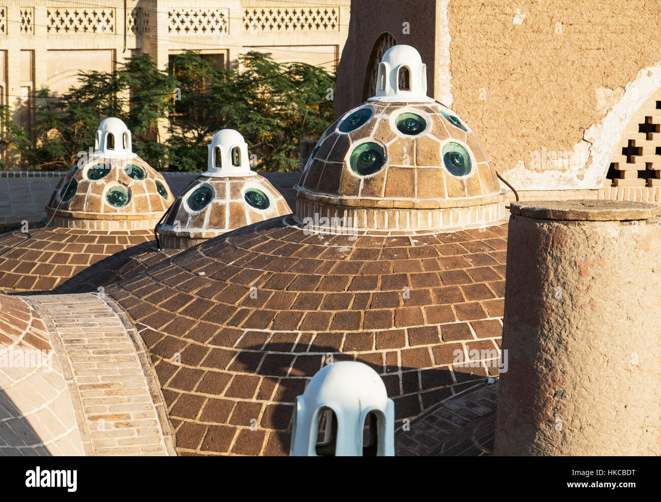 Kuppeln auf dem Dach des Sultan Amir Ahmad Hamam (Badehaus); Kashan, Provinz Esfahan, Iran Stockfoto