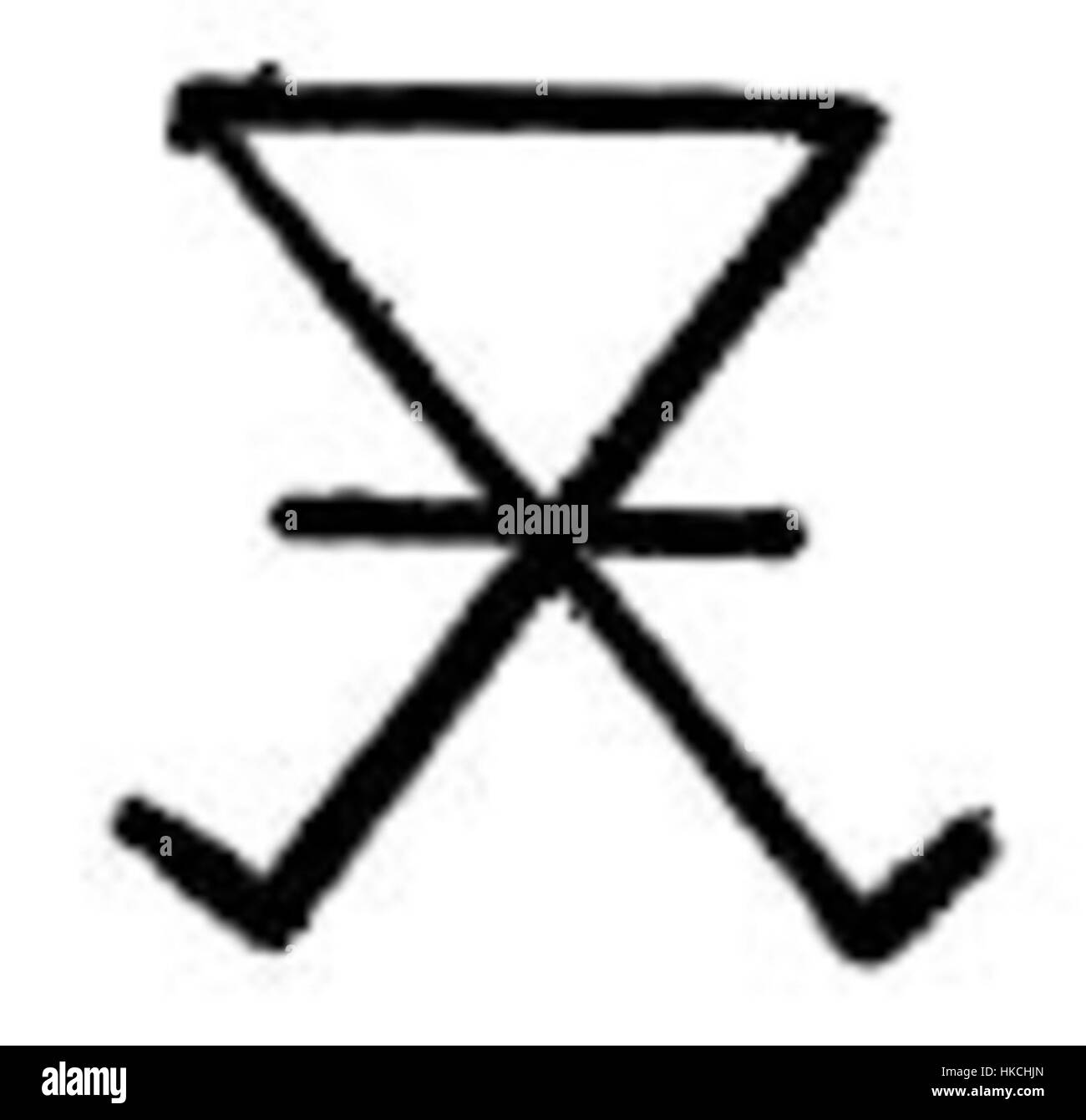 „Norsk bumerke“ bezieht sich auf traditionelle norwegische Wappensymbole, die häufig auf Schilden und Wappen verwendet werden. Diese Entwürfe repräsentieren historische norwegische Clans und Familien und zeigen das reiche kulturelle Erbe und die Identität des Landes. Stockfoto