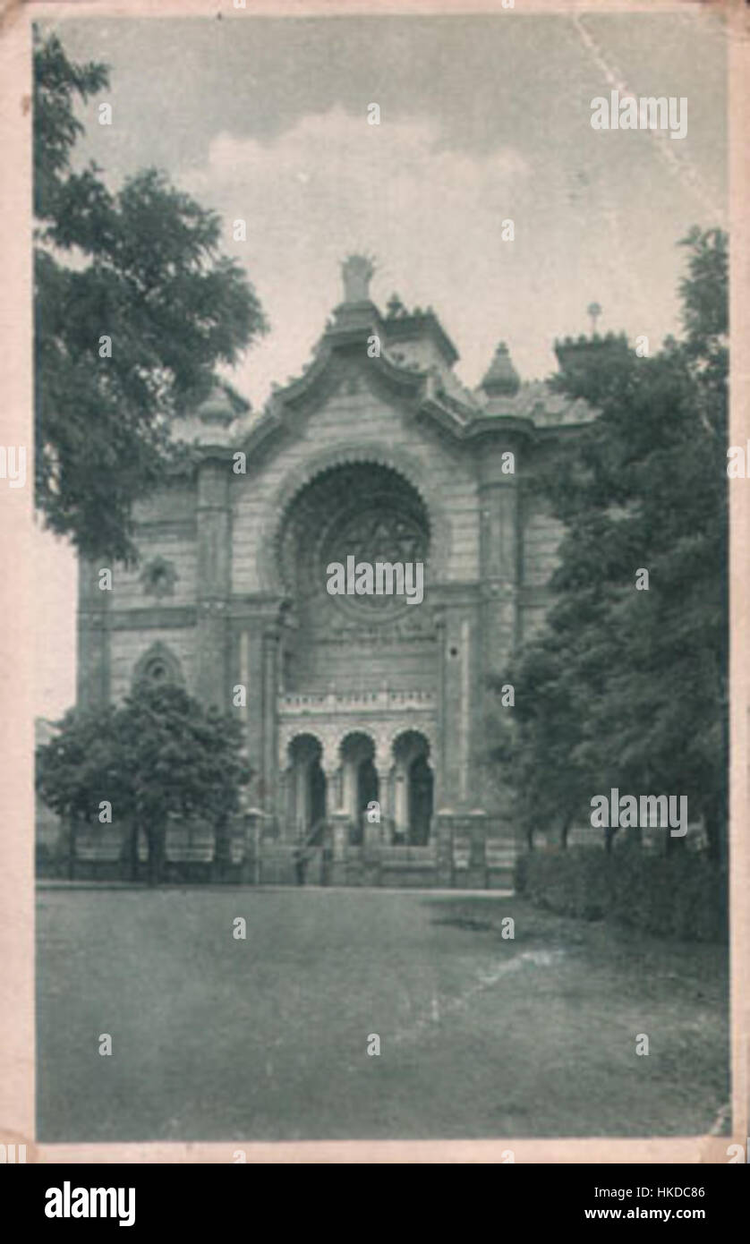 Diese Vintage-Postkarte zeigt die Uschgorod-Synagoge, ein wichtiges architektonisches und kulturelles Wahrzeichen in Uschgorod, Ukraine. Die Synagoge spiegelt das jüdische Erbe und die Geschichte der Region wider und bietet einen Einblick in die architektonischen Stile des frühen 20. Jahrhunderts. Stockfoto