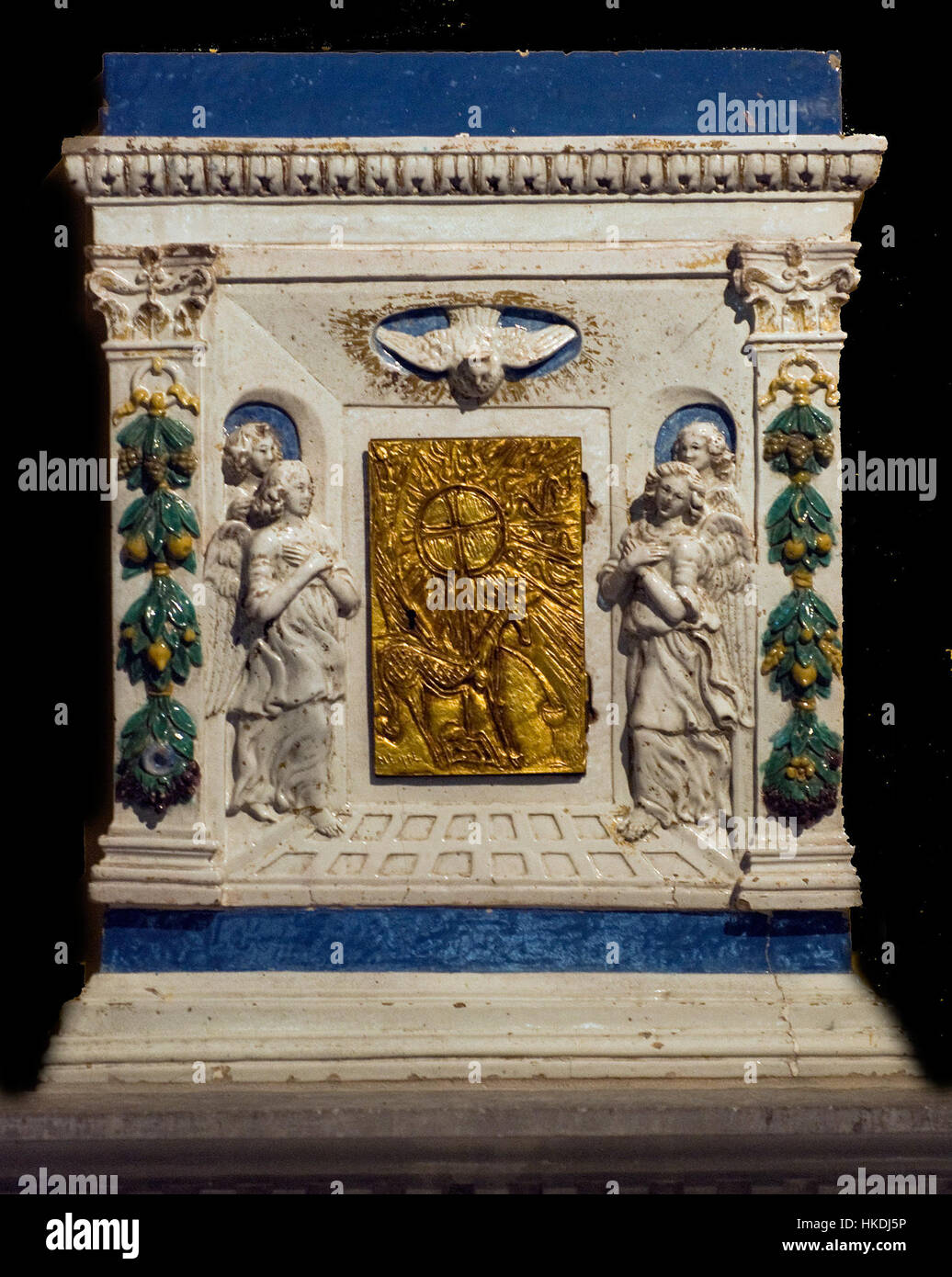 Das Tabernacolo Greve, das S. Buglioni zugeschrieben wird, ist ein bedeutendes Werk der Renaissance-Kunst. Dieses Gemälde repräsentiert die religiöse und künstlerische Kultur der Zeit, mit komplizierten Details und Symbolismus, die sowohl die heiligen als auch die künstlerischen Traditionen in Italien widerspiegeln. Stockfoto