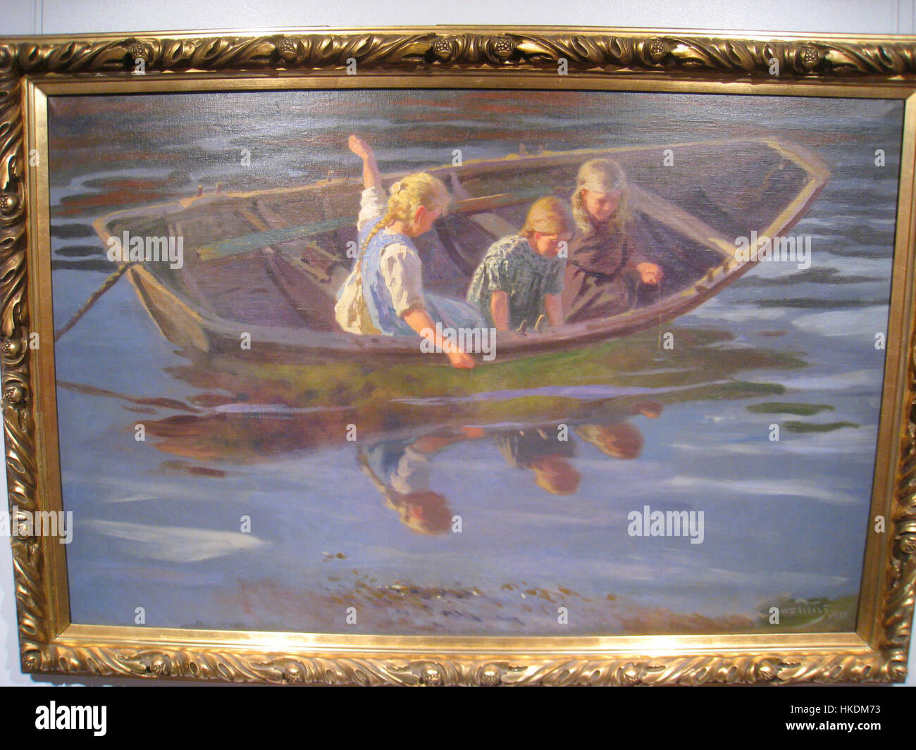 Wilhelm Otto Peters' 'Krabbefiskere' zeigt eine Fischszene aus dem 19. Jahrhundert, die den Alltag der Fischer in historischen Schauplätzen erfasst. Das Gemälde betont sowohl Realismus als auch lokale kulturelle Traditionen. Stockfoto