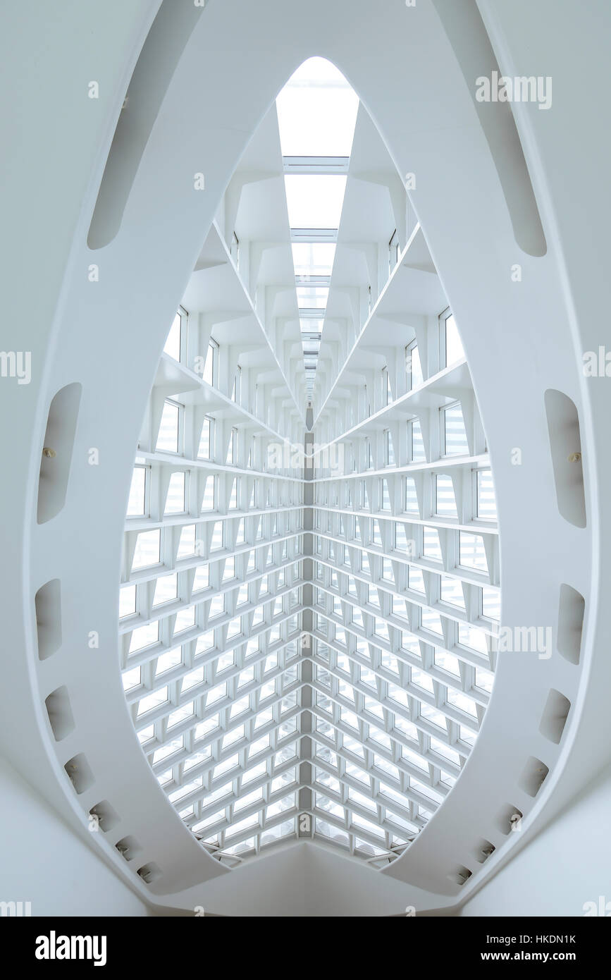 Innenhof und Oberlicht des Milwaukee Art Museum, entworfen von Santiago Calatrava. Stockfoto