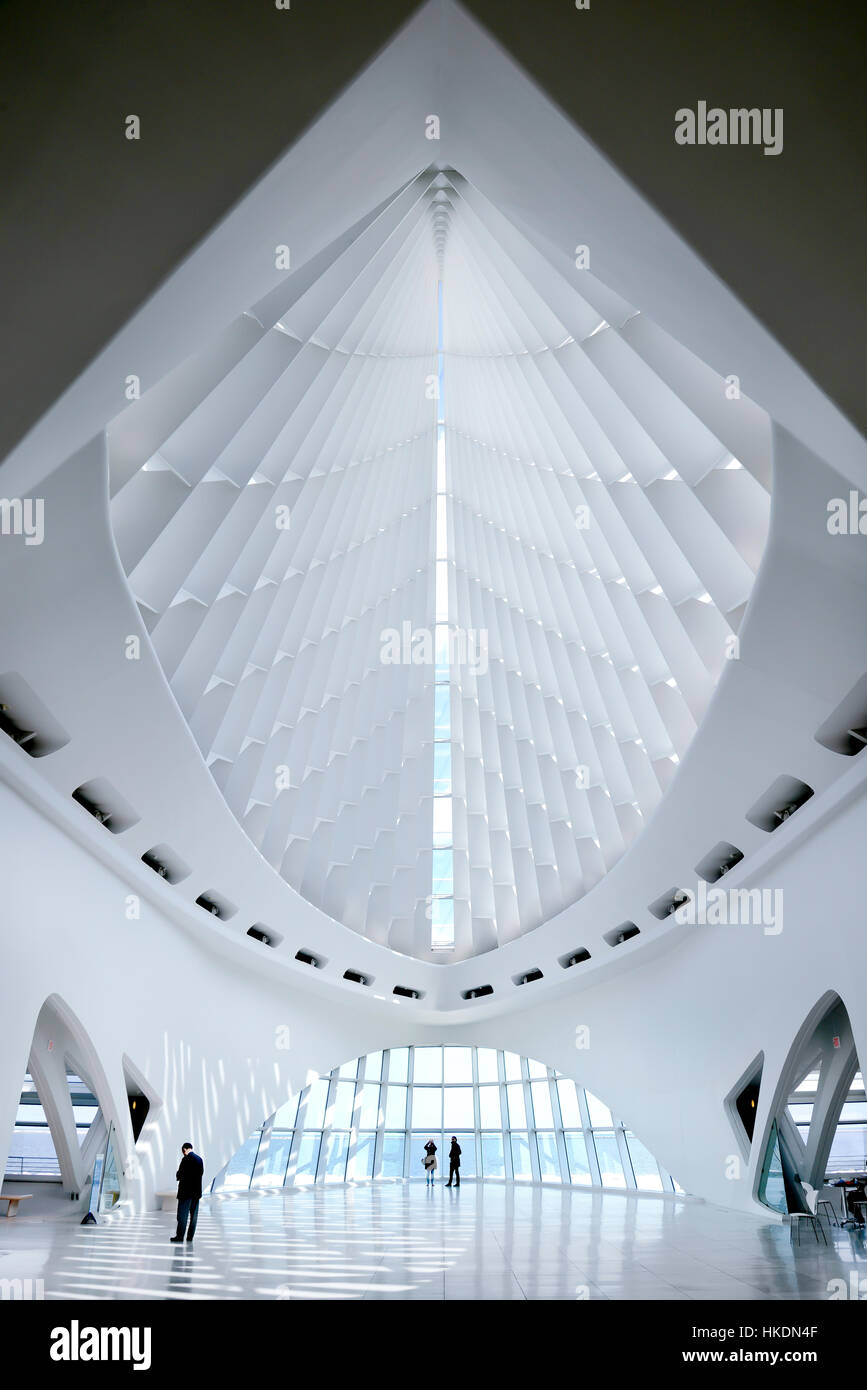 Innenhof und Oberlicht des Milwaukee Art Museum, entworfen von Santiago Calatrava. Stockfoto