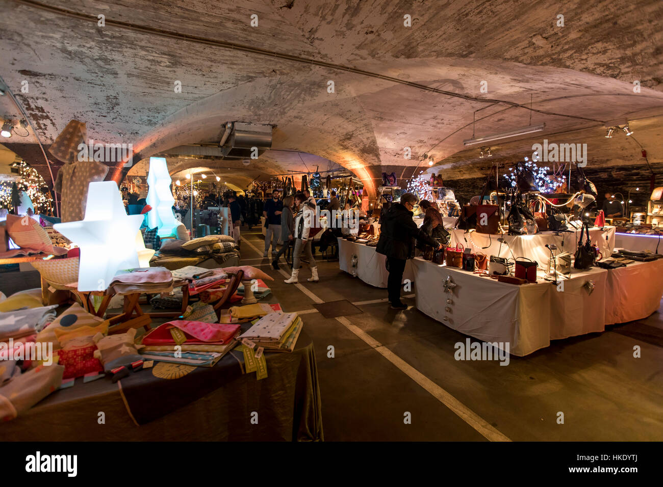 Unterirdische Weihnachtsmarkt, Weihnachtsmarkt in alter Wein vault in Traben-Trarbach an der Mosel, hier die Keller der Moselschlosschen, Deutschland Stockfoto