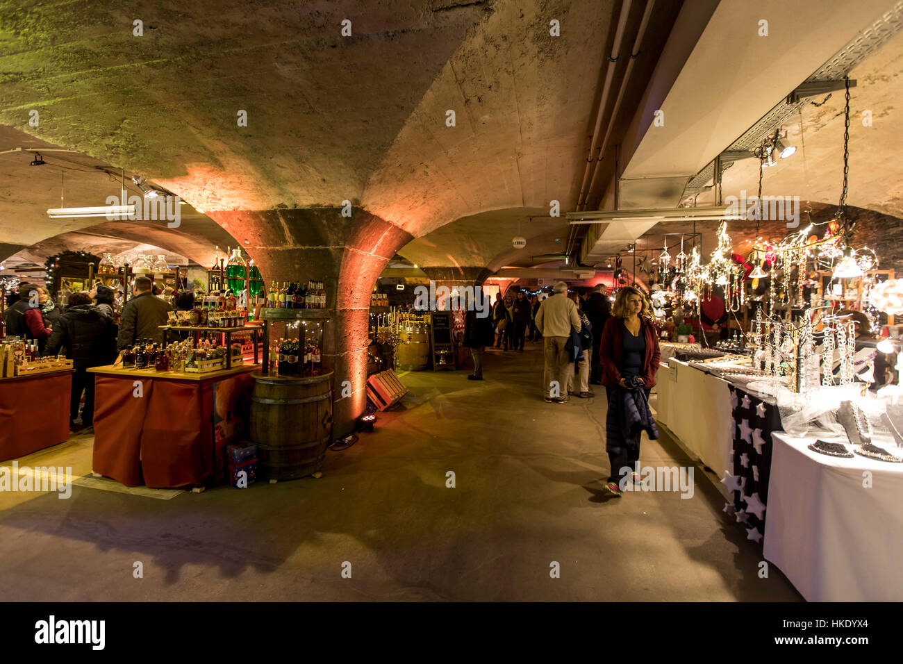 Unterirdische Weihnachtsmarkt, Weihnachtsmarkt in alter Wein vault in Traben-Trarbach an der Mosel, hier die Keller der Moselschlosschen, Deutschland Stockfoto