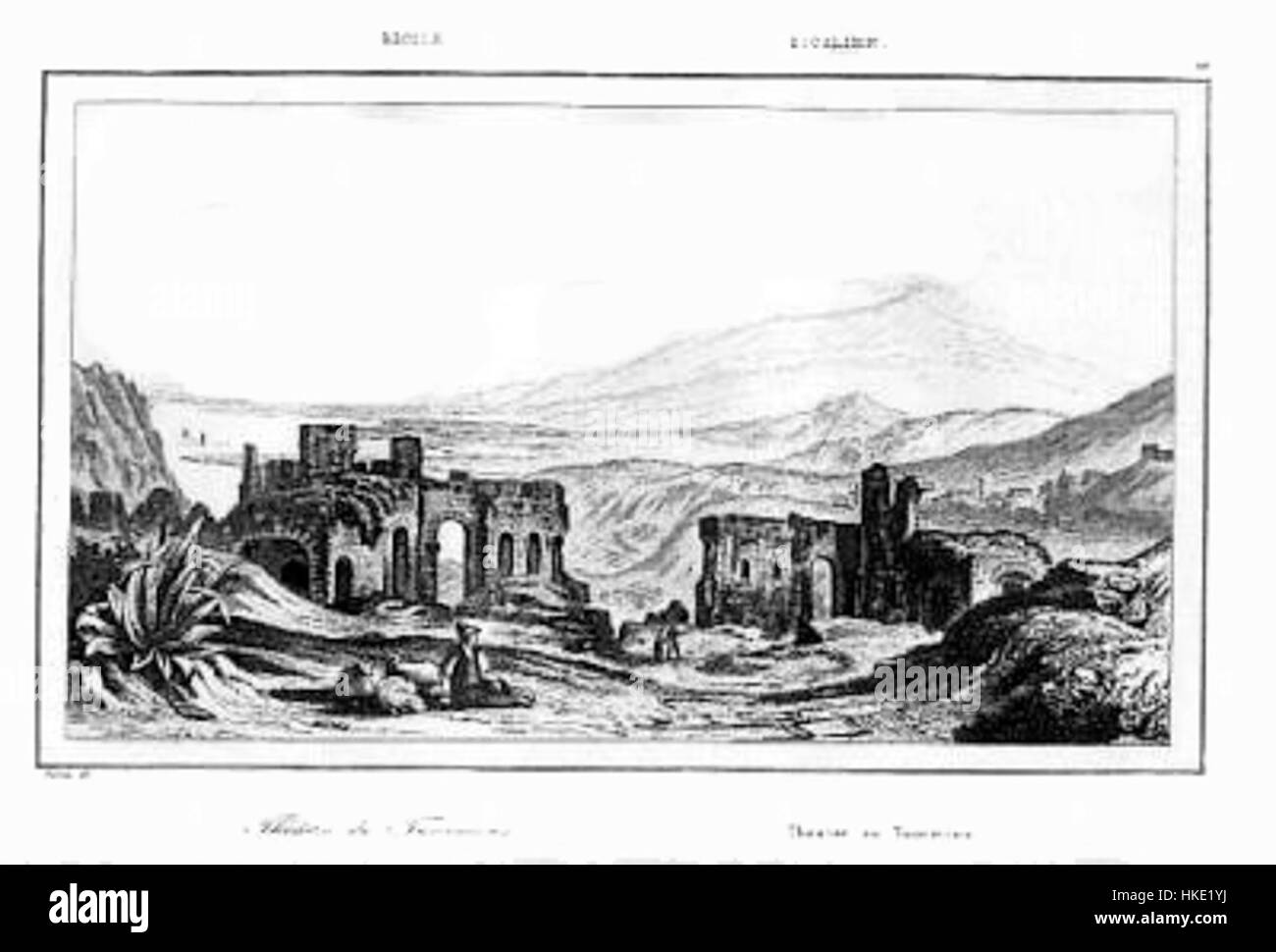 Dieses Gemälde von Chevalier Artaud, das 1835 geschaffen wurde, zeigt das Theater von Taormina, ein altgriechisches Theater in Sizilien. Das Kunstwerk fängt die Pracht und historische Bedeutung der Stätte im 19. Jahrhundert ein. Stockfoto