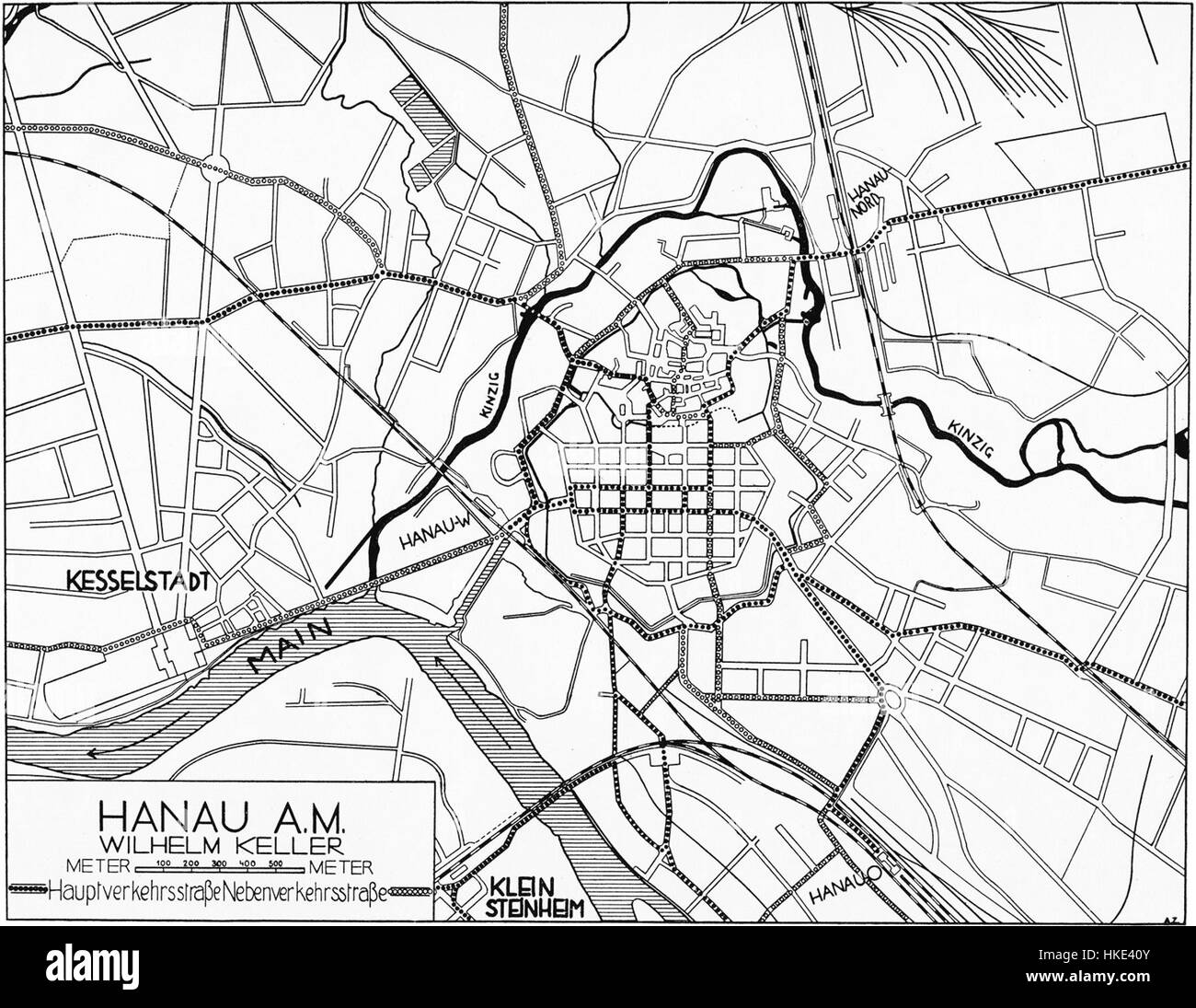 Die Hanau Karte Verkehrslage 1932 ist eine historische Karte, die die Verkehrsverhältnisse und die Infrastruktur Hanaus darstellt. Sie bietet Einblicke in das Verkehrsnetz und die Stadtplanung während des frühen 20. Jahrhunderts. Stockfoto