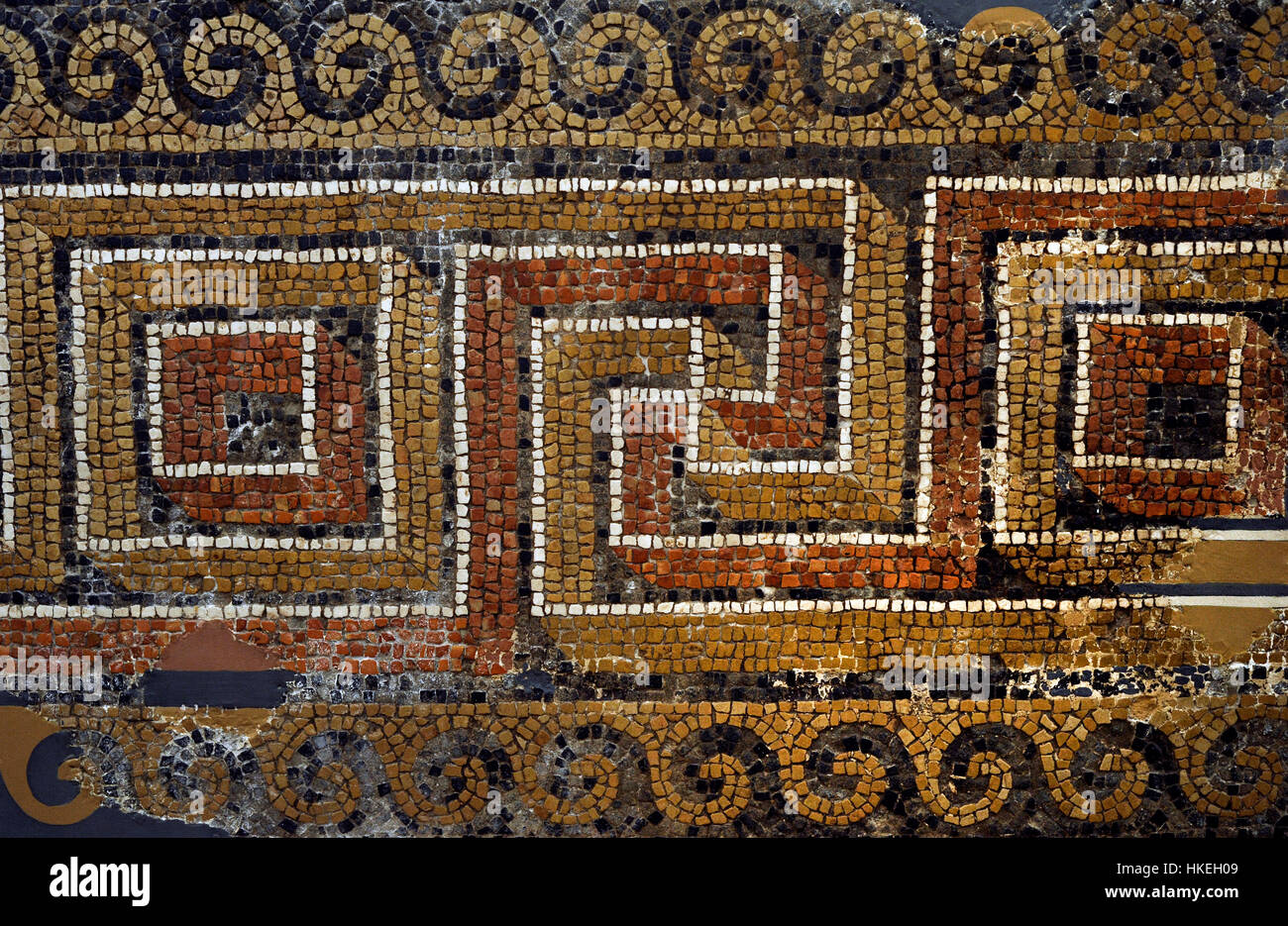 Mosaik der Medusa, inspiriert durch den Mythos von Perseus. Detail der Einfassung. In Tarraco gefunden. 2. bis 3. Jahrhundert n. Chr., Archäologisches Nationalmuseum, Tarragona. Spanien. Stockfoto